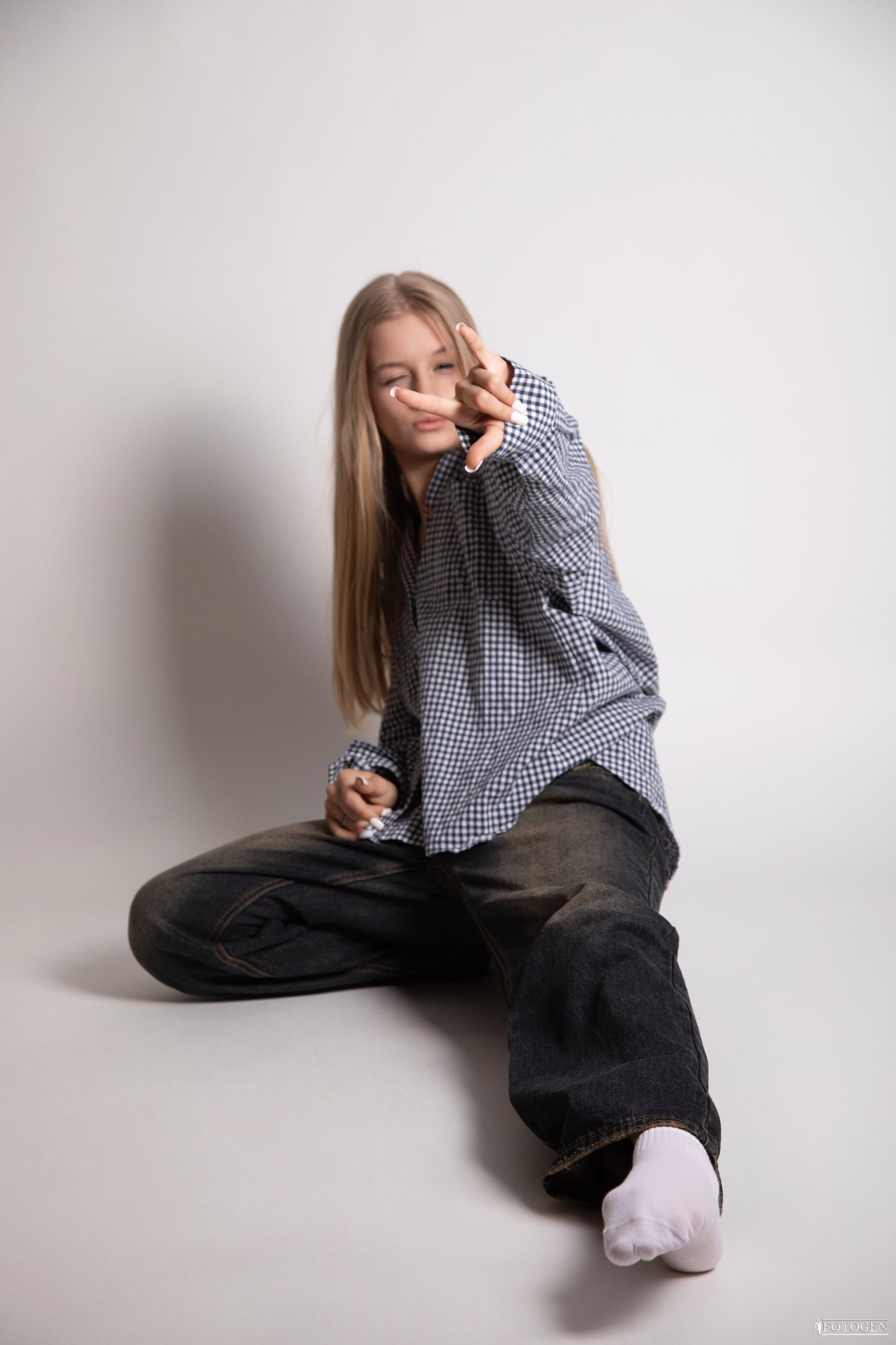 Фотосессия Девочек до 14 лет в Интерьере — Fotogen. Интерьерная фотостудия FOTOGEN г. Краснодар