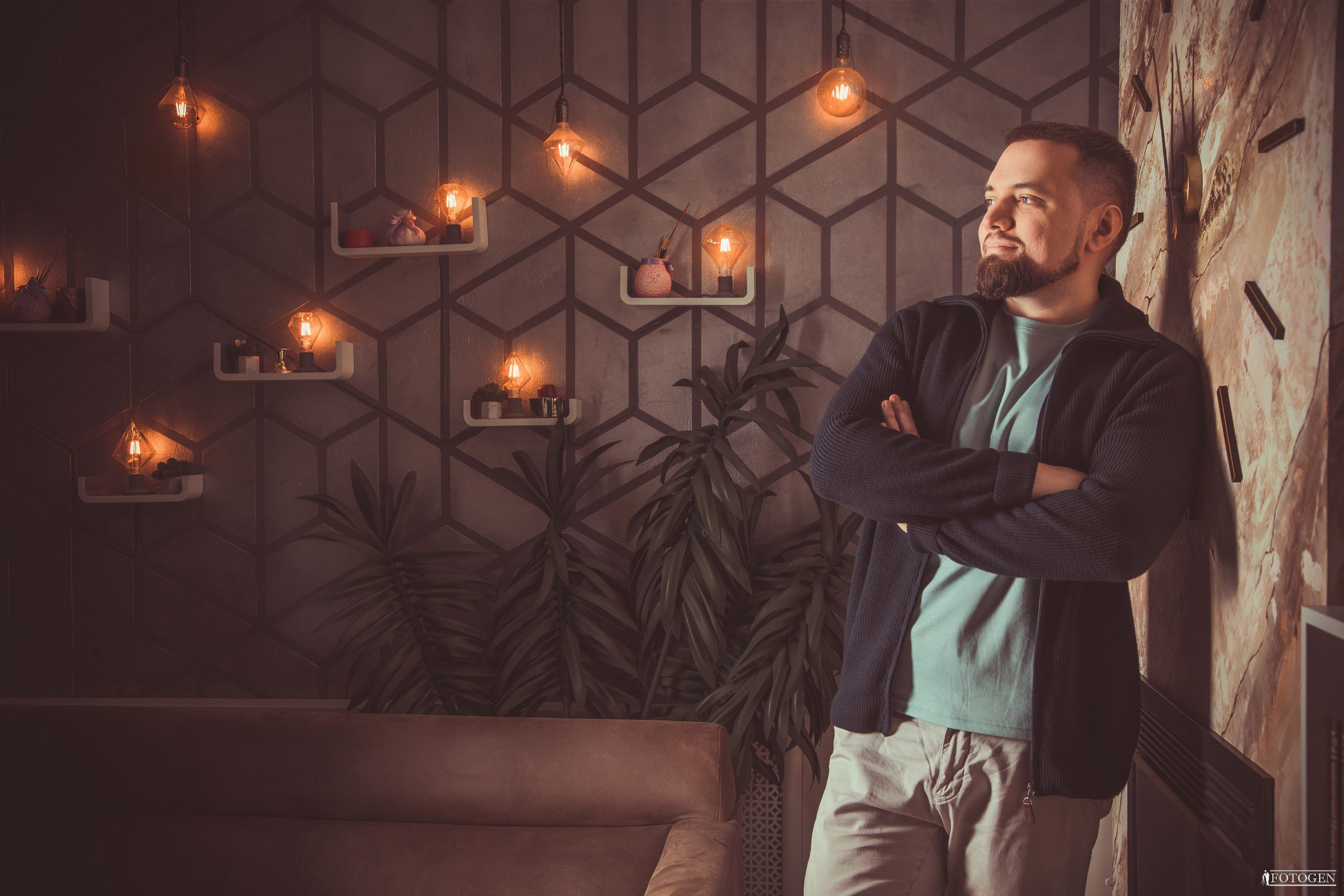 Профессиональная мужская фотосессия в Fotogen: Ваша история в кадре. Интерьерная фотостудия FOTOGEN г. Краснодар