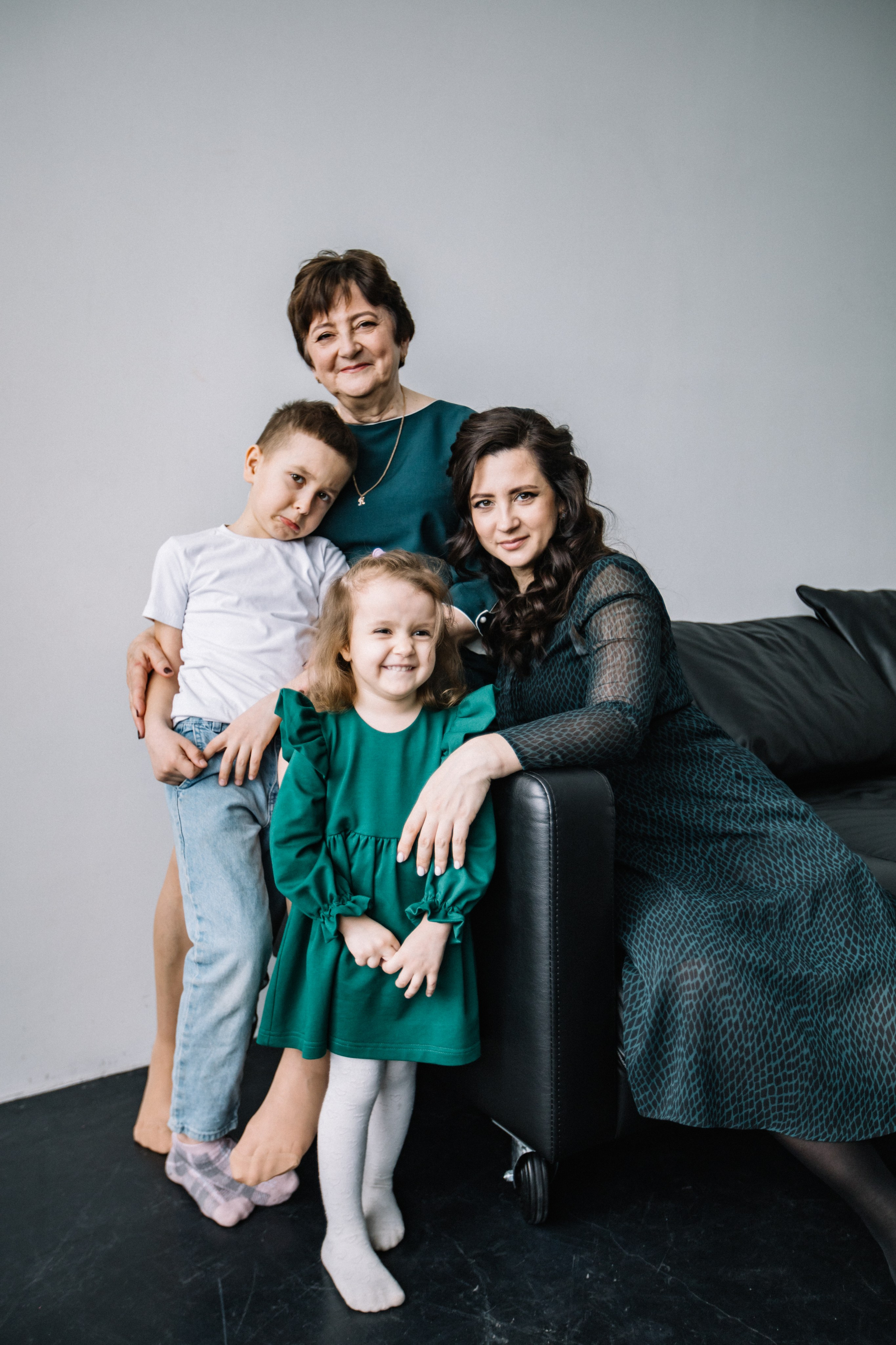 Настя, Маша и Мама. Главная