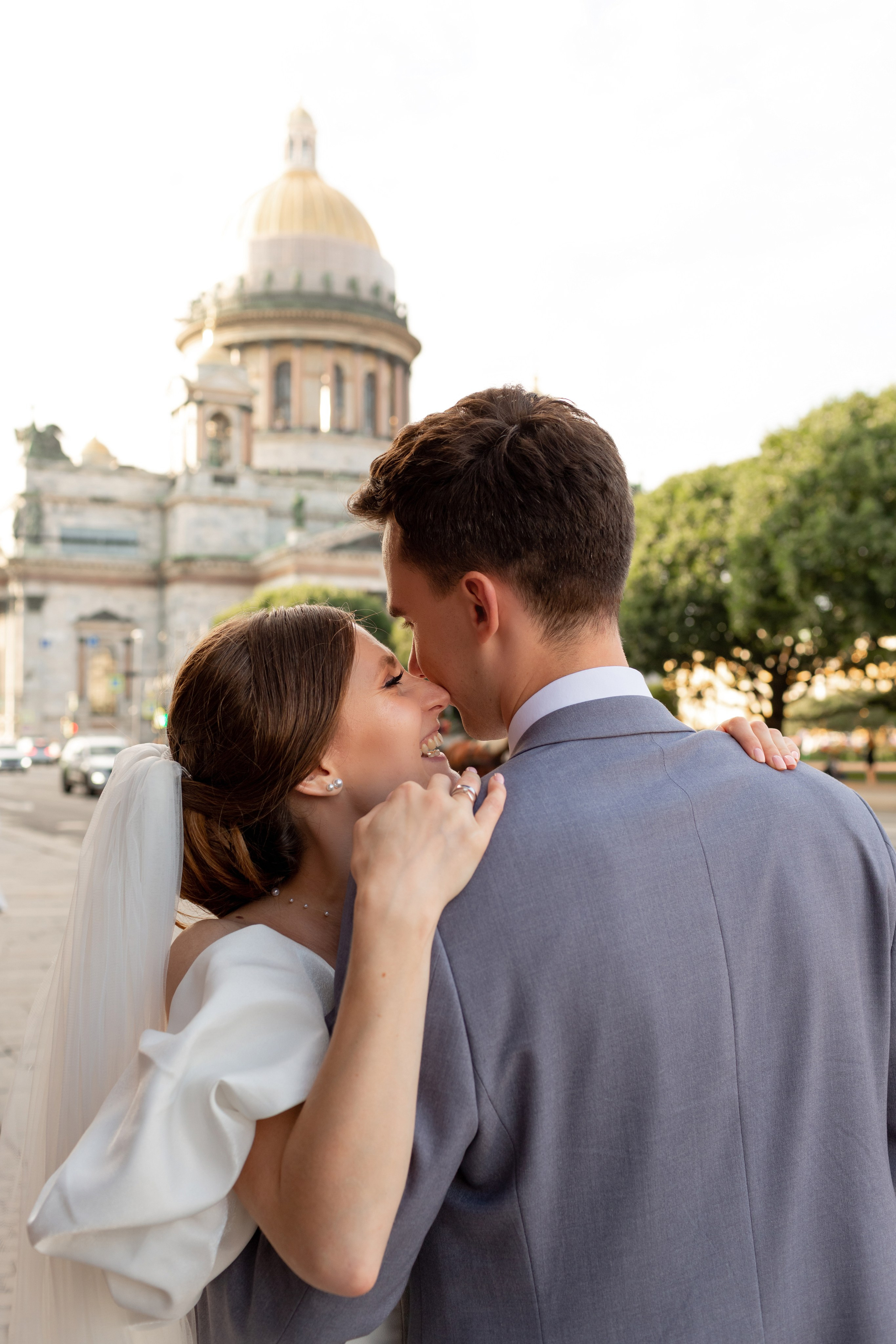 Свадебная фотопрогулка в Санкт-Петербурге. Свадебный фотограф Кирилл Белый