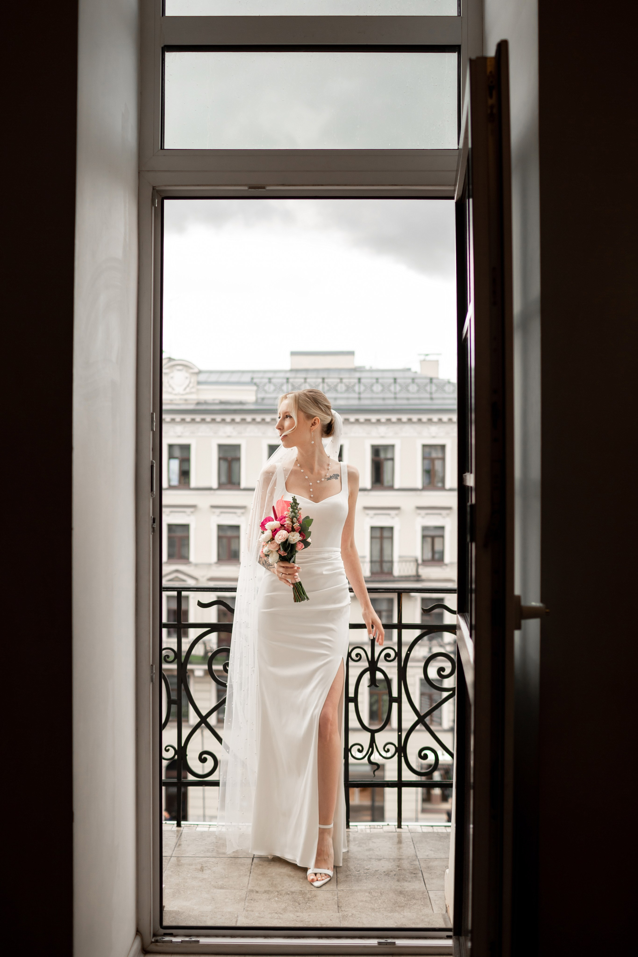 Свадебная фотосессия во дворцах Петербурга. Свадебный фотограф Кирилл Белый