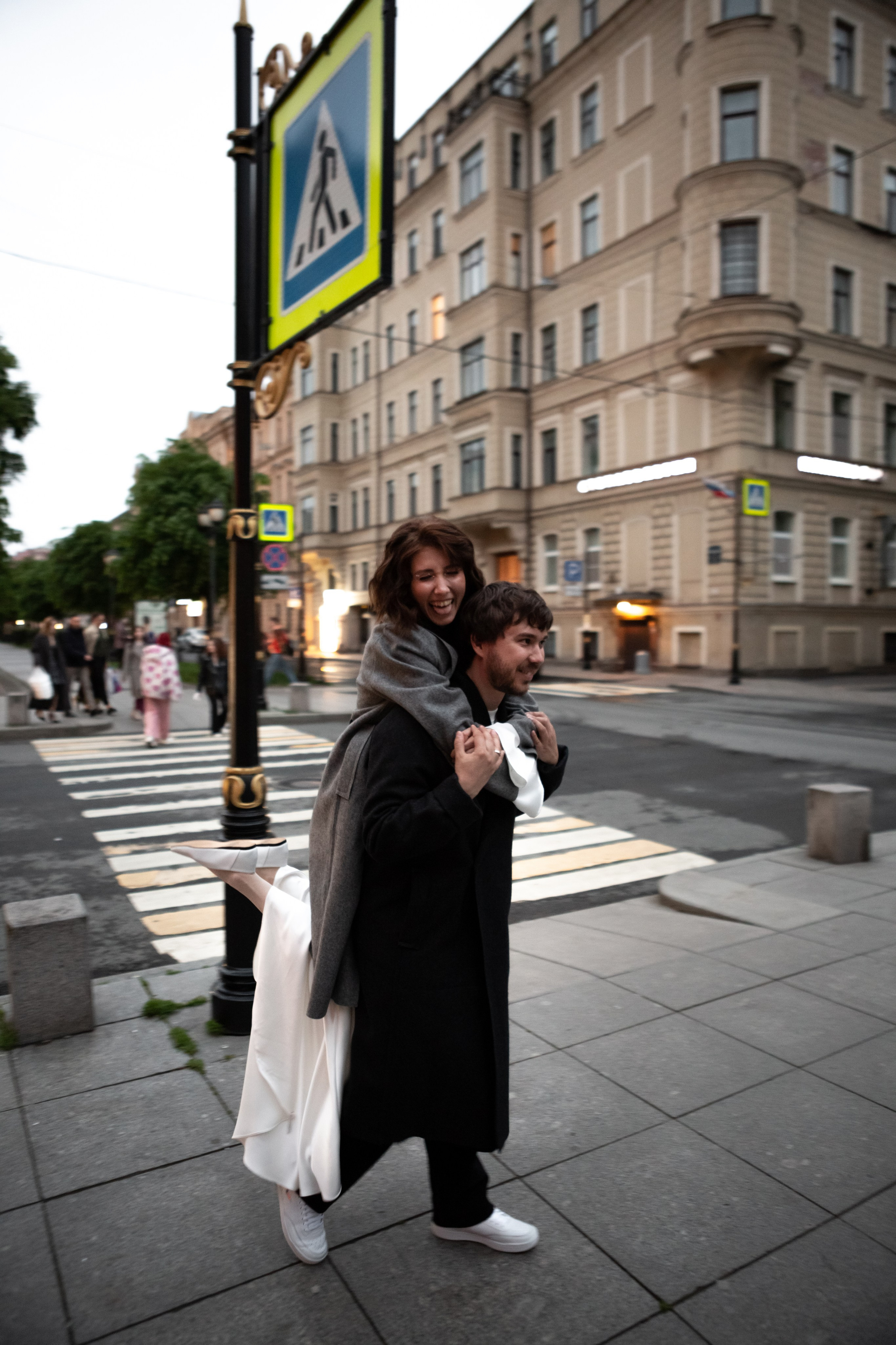 Модная свадебная фотосессия с естественными эмоциями.