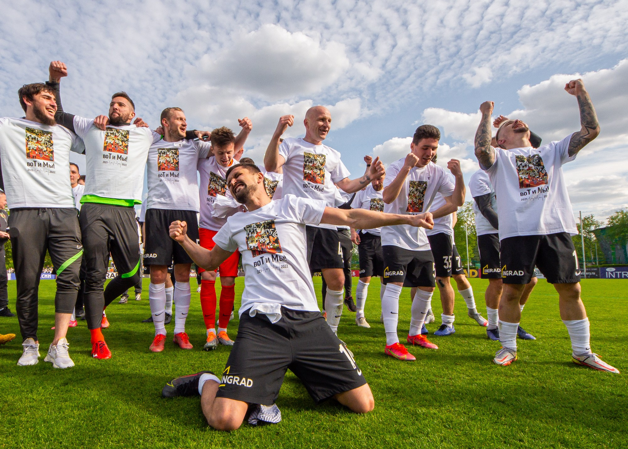 FOOTBALL. Lisa_krassna