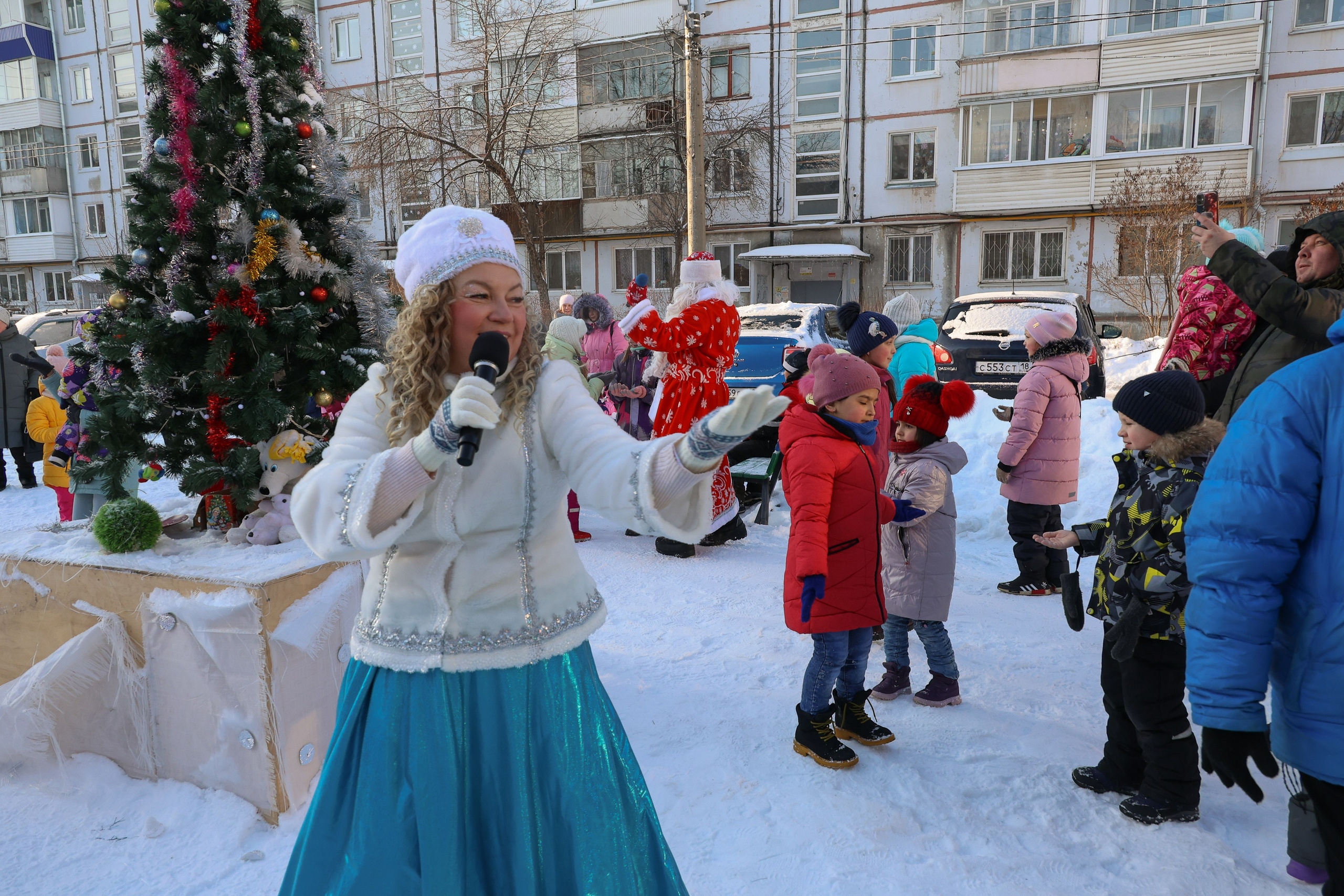 Новогодний праздник на улице