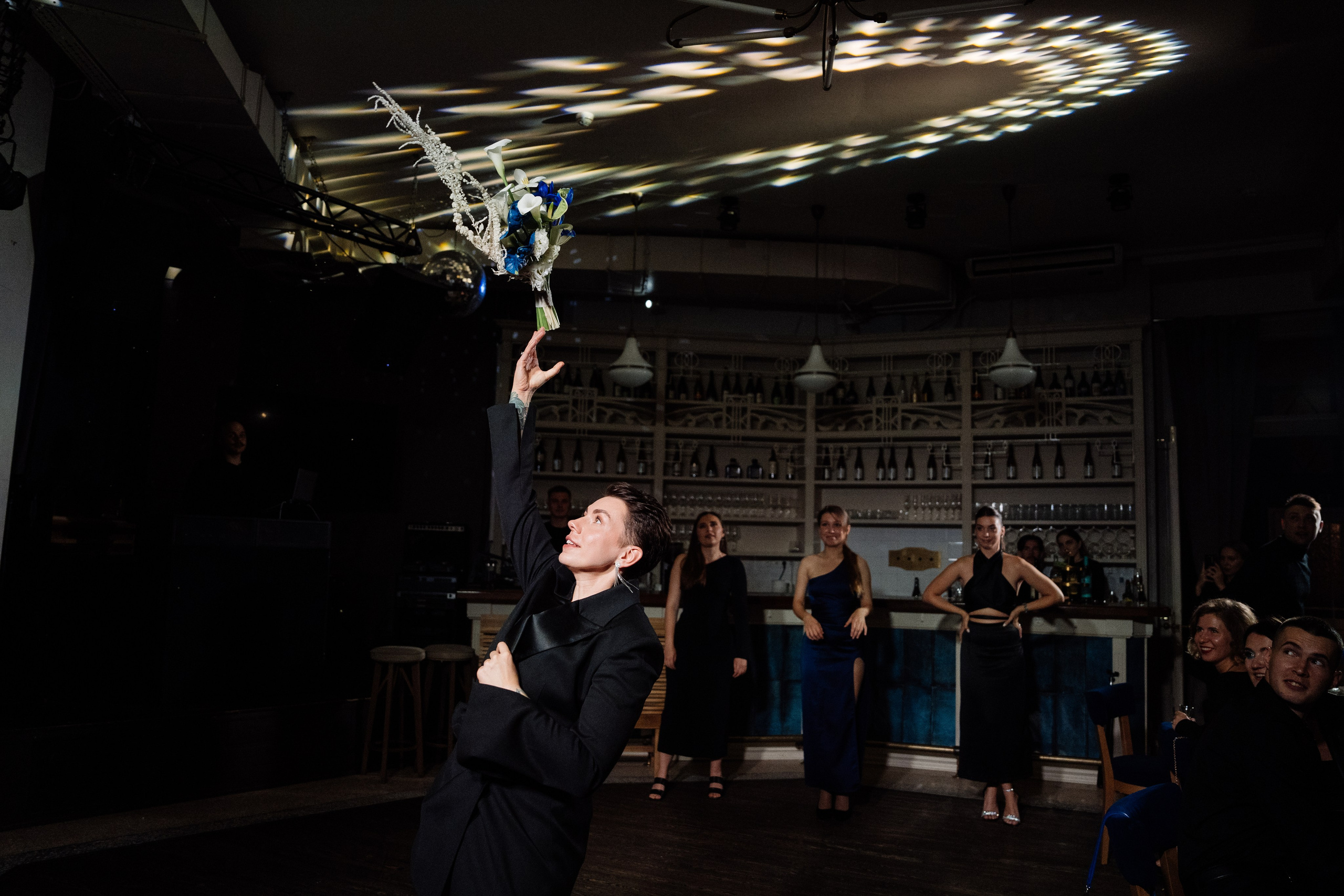 Свадьба в сошиал клабе. Свадебный фотограф организатор в Санкт-Петербурге Ассоль Опарина