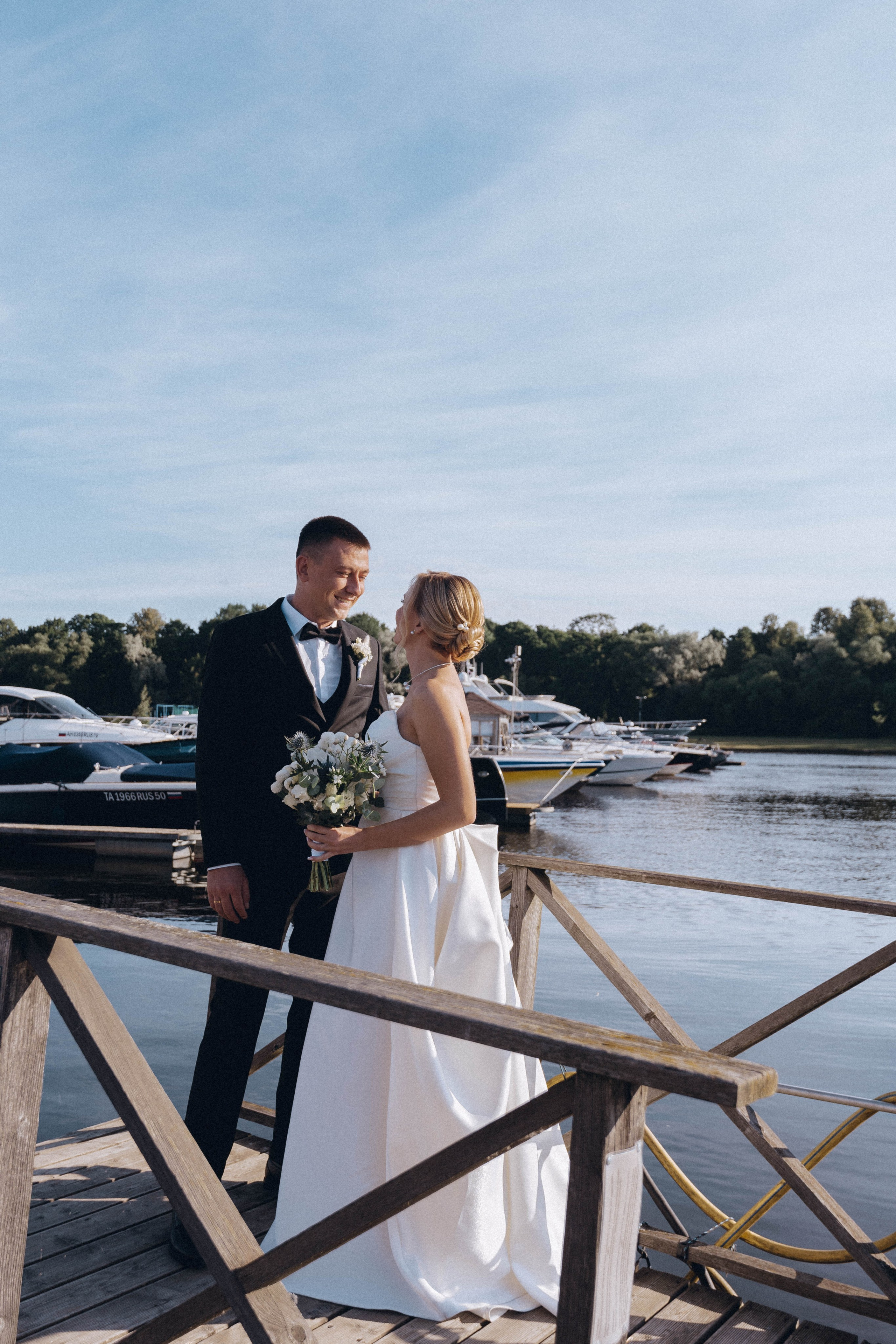 СВАДЕНБНАЯ СЬЕМКА НА КАТЕРЕ ПО КАНАЛАМ САНКТ-ПЕТЕРБУРГА И В АКВАТОРИИ НЕВЫ. Профессиональный фотограф, Санкт-Петербург — Виктория Богомолова