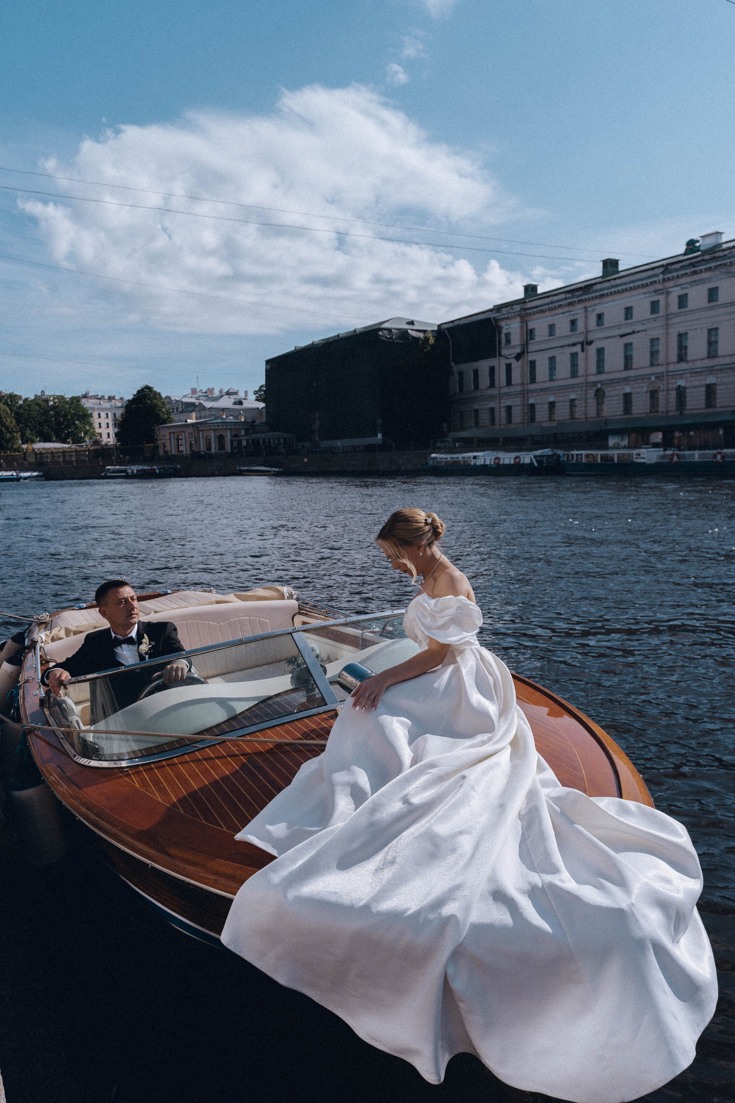 СВАДЕНБНАЯ СЬЕМКА НА КАТЕРЕ ПО КАНАЛАМ САНКТ-ПЕТЕРБУРГА И В АКВАТОРИИ НЕВЫ. Профессиональный фотограф, Санкт-Петербург — Виктория Богомолова