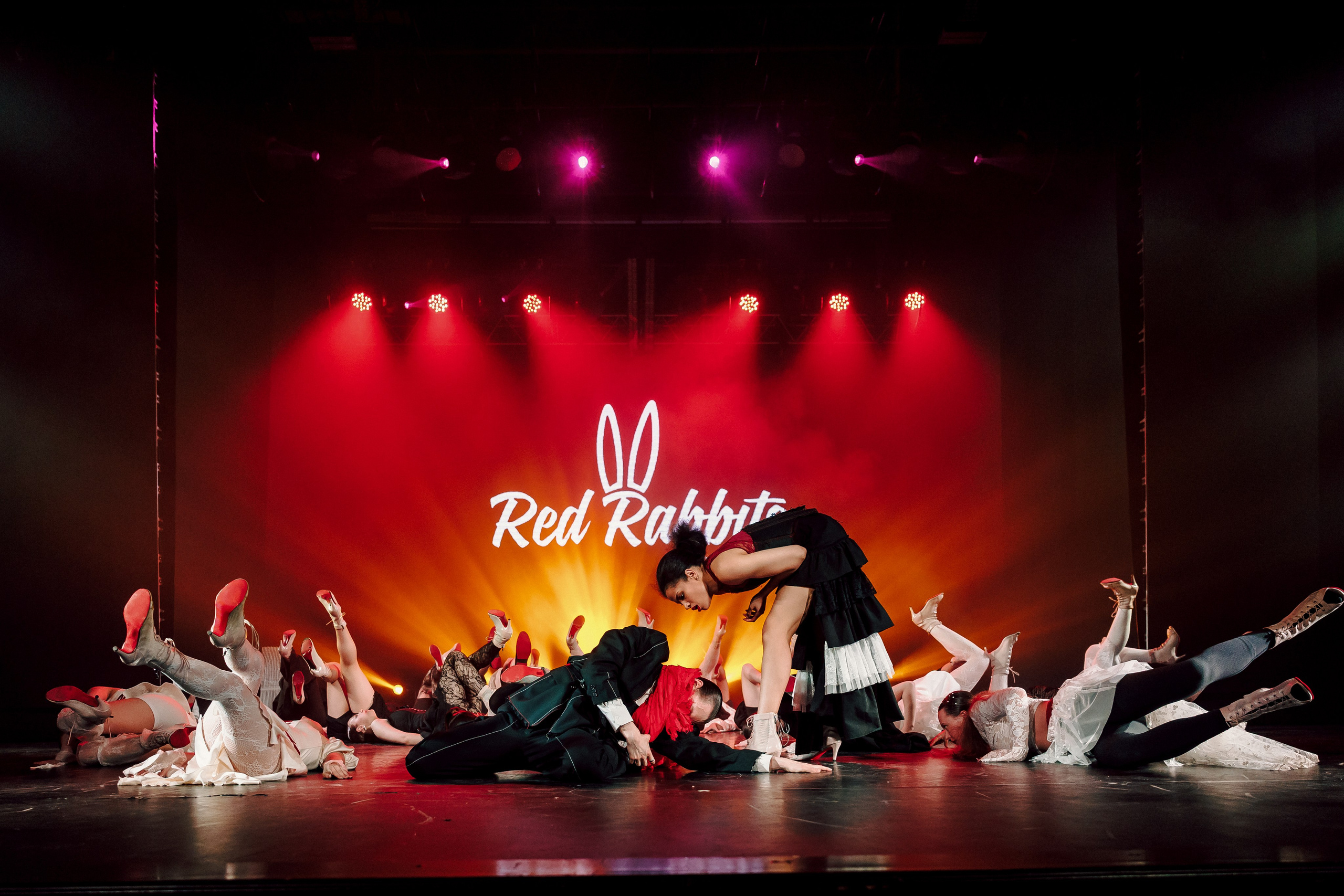 Отчётный концерт танцевальной школы «Red Rabbits» 2025. Лёшка Варзегов — фотограф