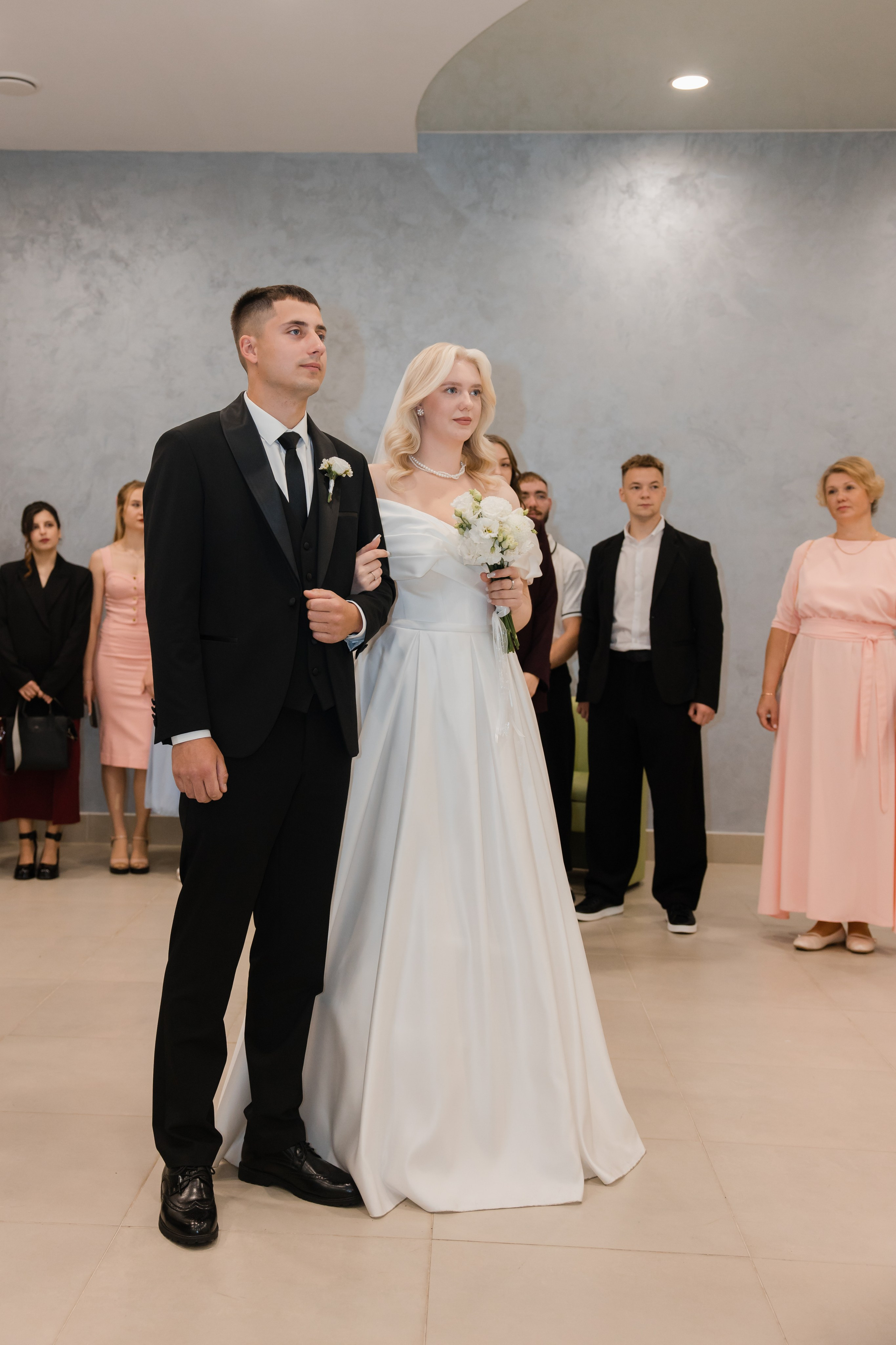 Отдел ЗАГС Администрации Первомайского района. Видеосъемка и фотосъемка свадеб. Фотограф и оператор на свадьбу. Видеосъемка подкастов, собственная видео-фотостудии. Предметная фотосъемка