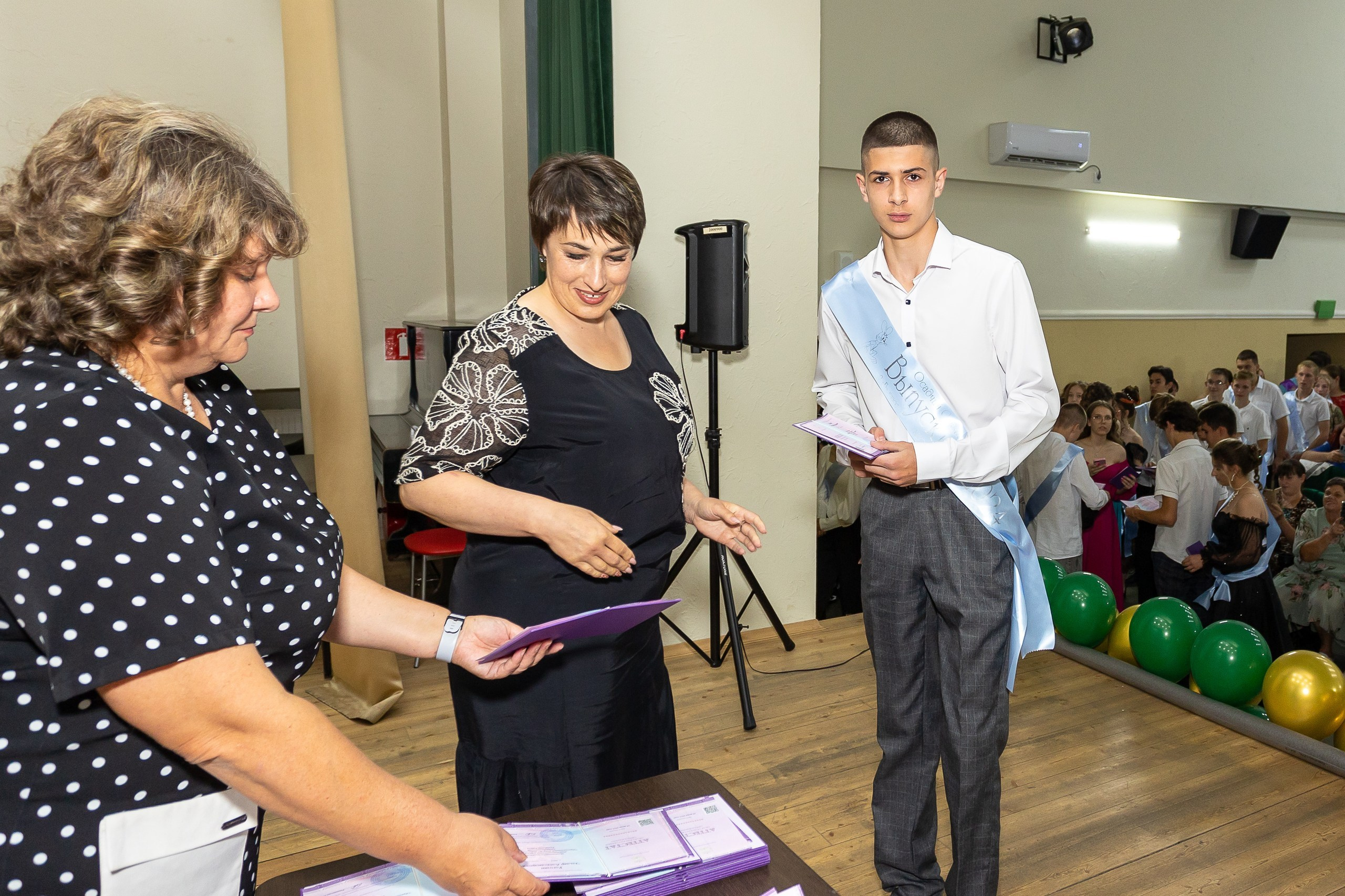 Вручение аттестата и выпускной вечер. Выпускные альбомы Майкоп, Краснодар Елена Золотарева
