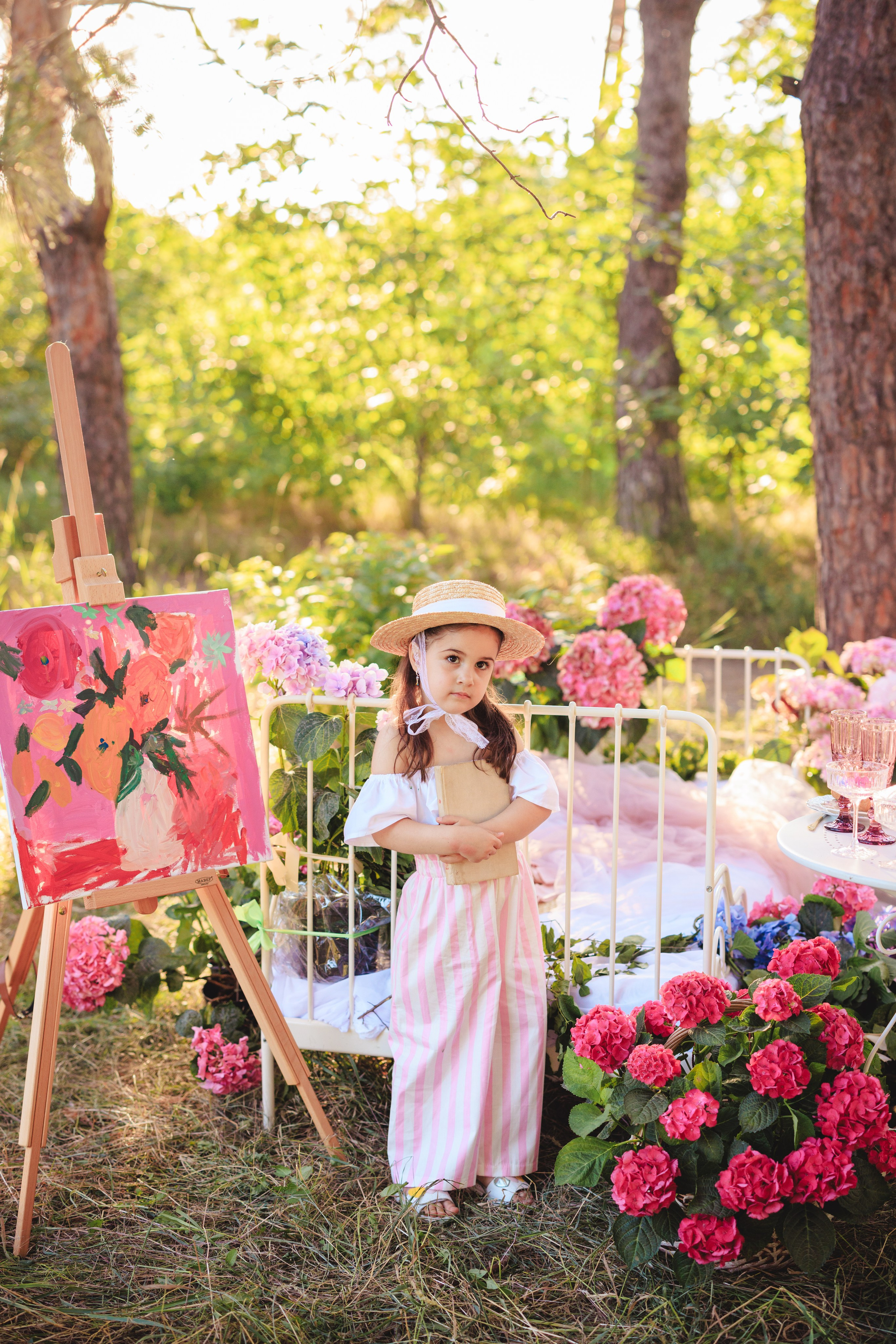 Цветочная кровать с кроликами. Семейный и детский фотограф в Краснодаре Анна Трашкова