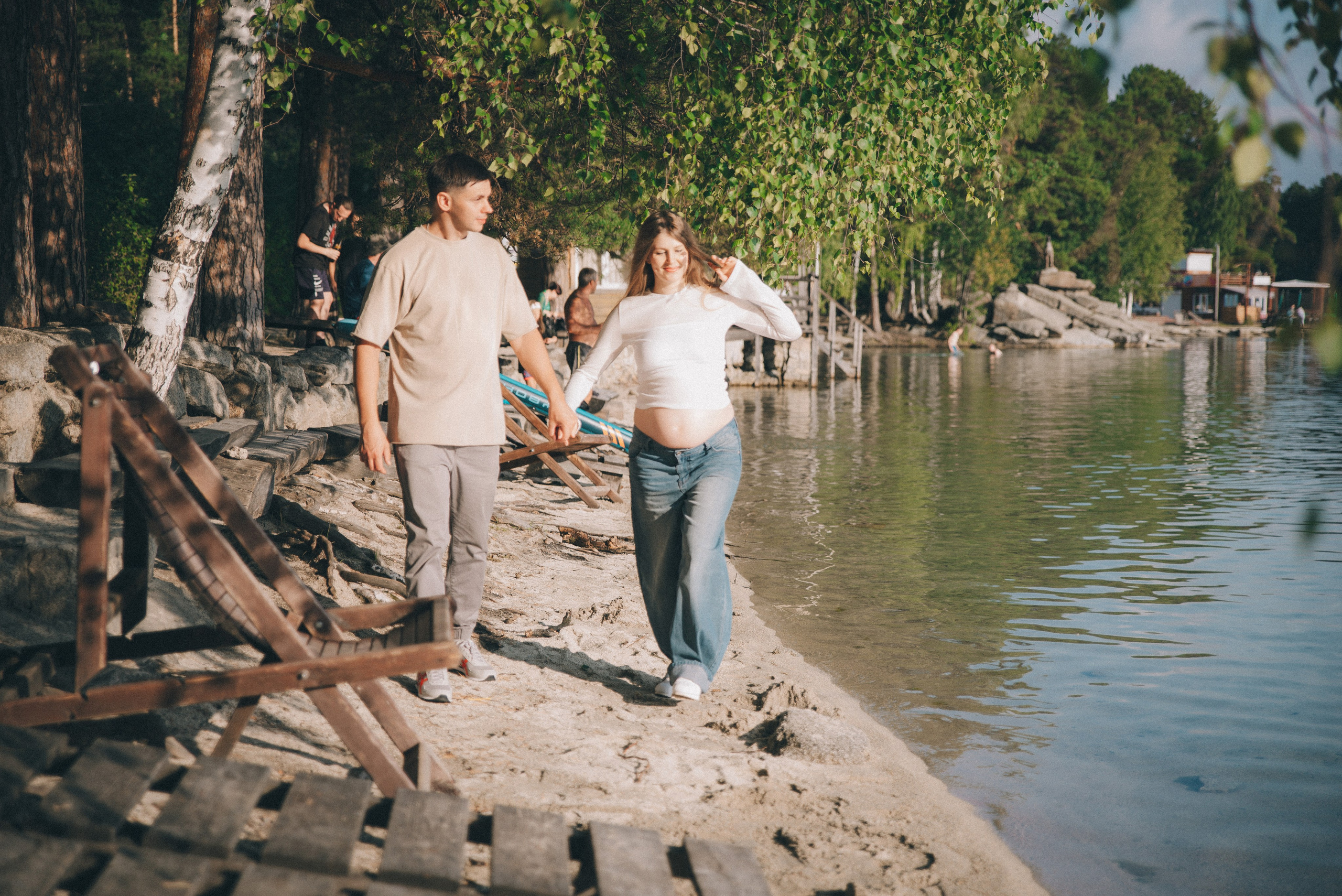 прогулка по берегу пары