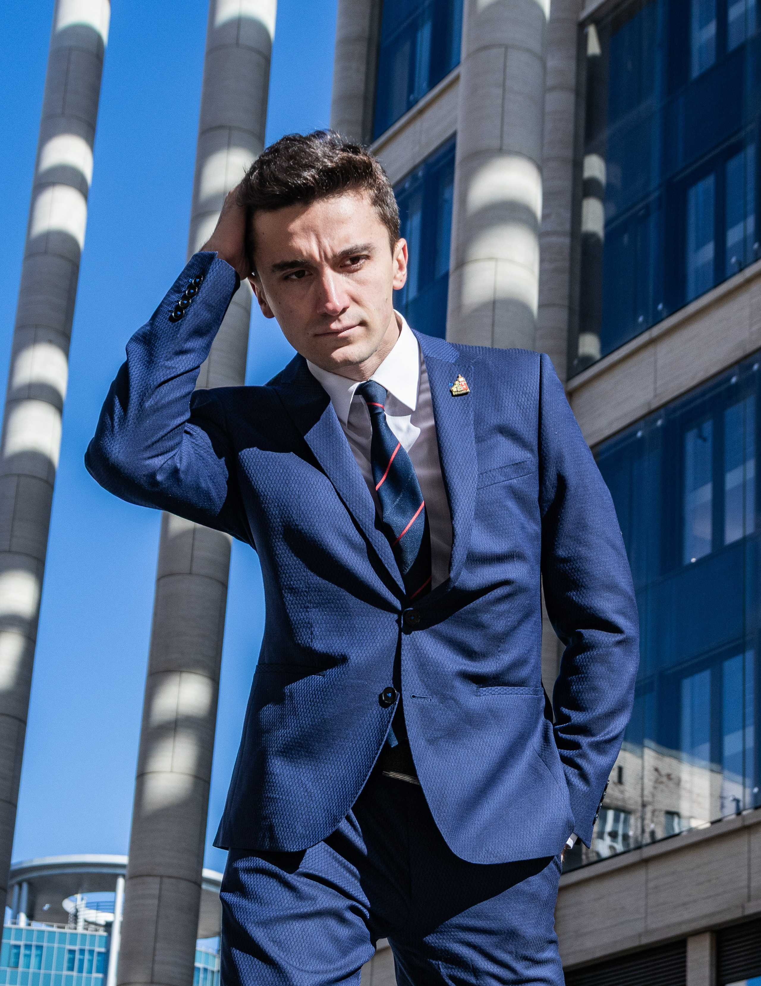 Мужская уличная бизнес-фотосессия — уверенность в каждом кадре. Портретный фотограф в Санкт-Петербурге Савельева Ольга