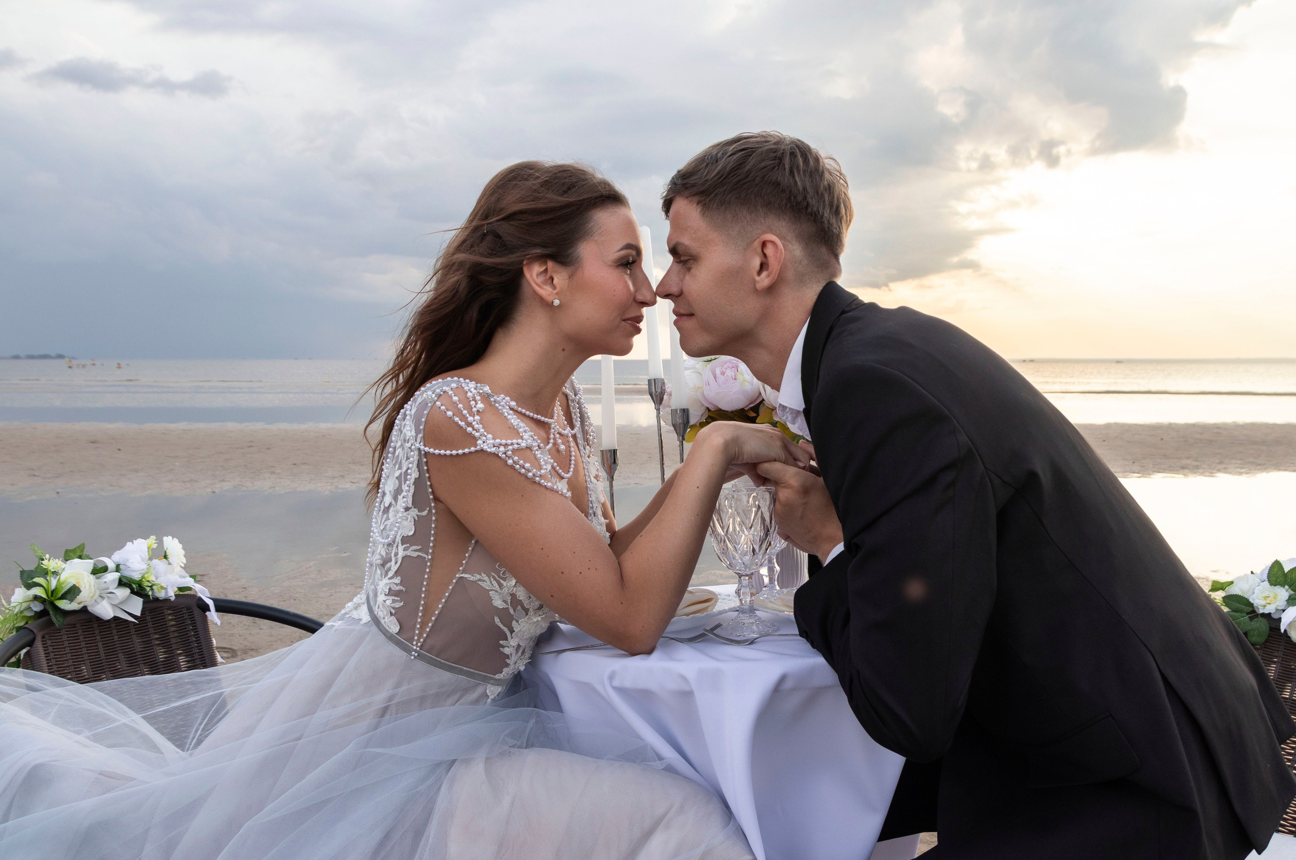 Свадебная прогулка на Финском заливе. Портретный фотограф в Санкт-Петербурге Савельева Ольга