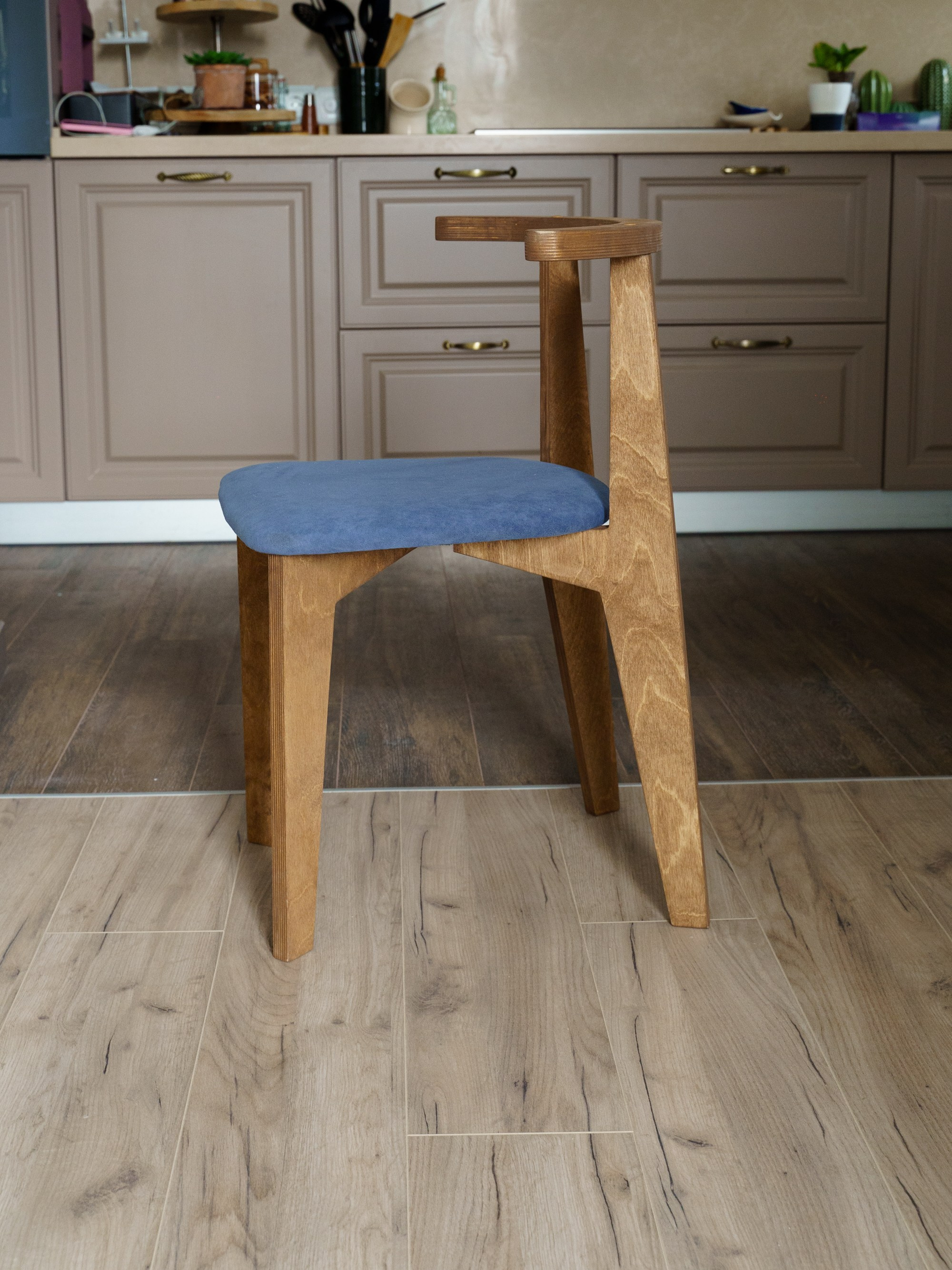 Столы и стулья для маркетплейсов. Иван Упоров — фотограф, рилсмейкер чебоксары