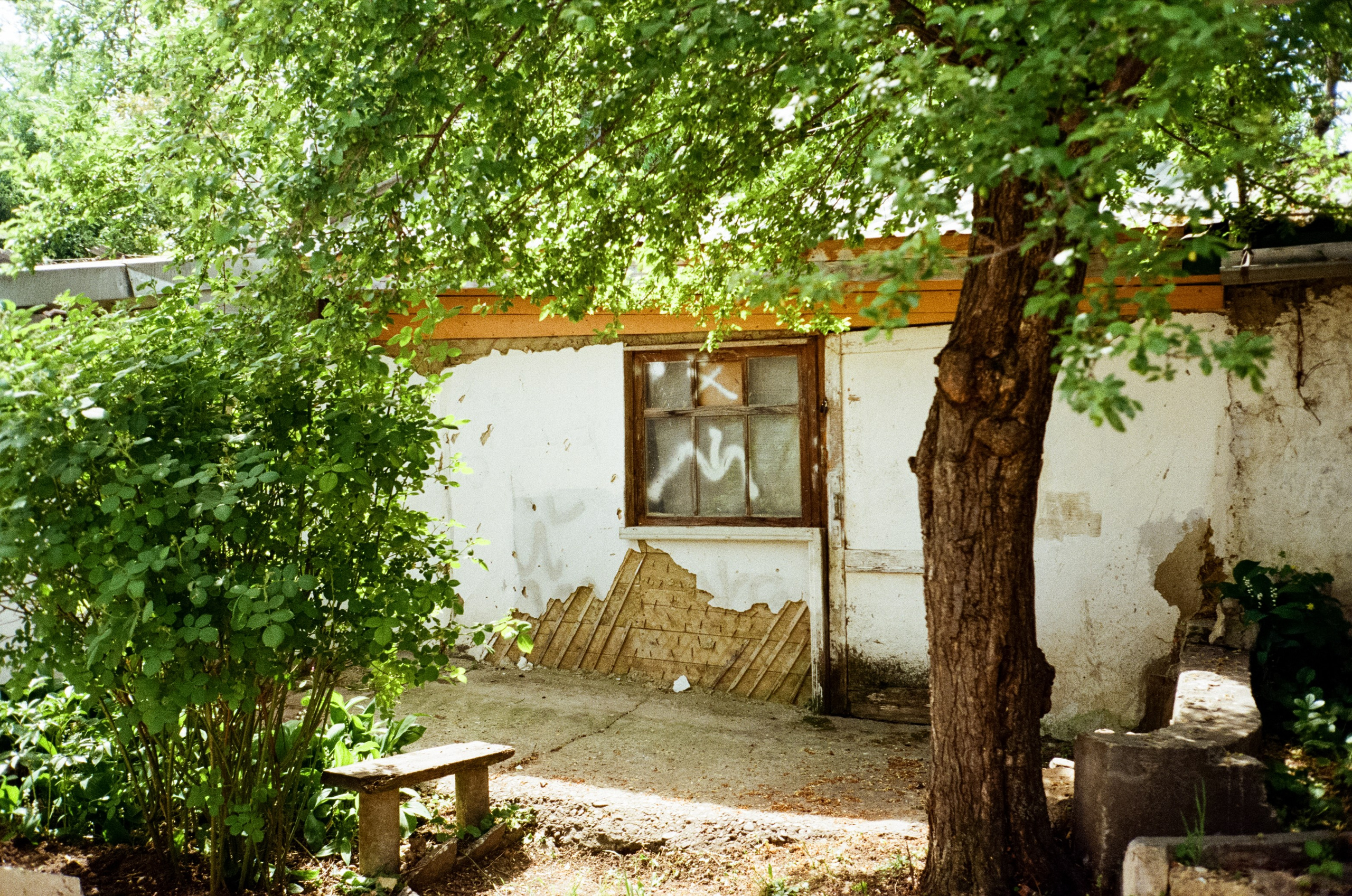 Дворик на Гагарина в Кисловодске. Паркур. Фотограф-документалист Мария Осокина