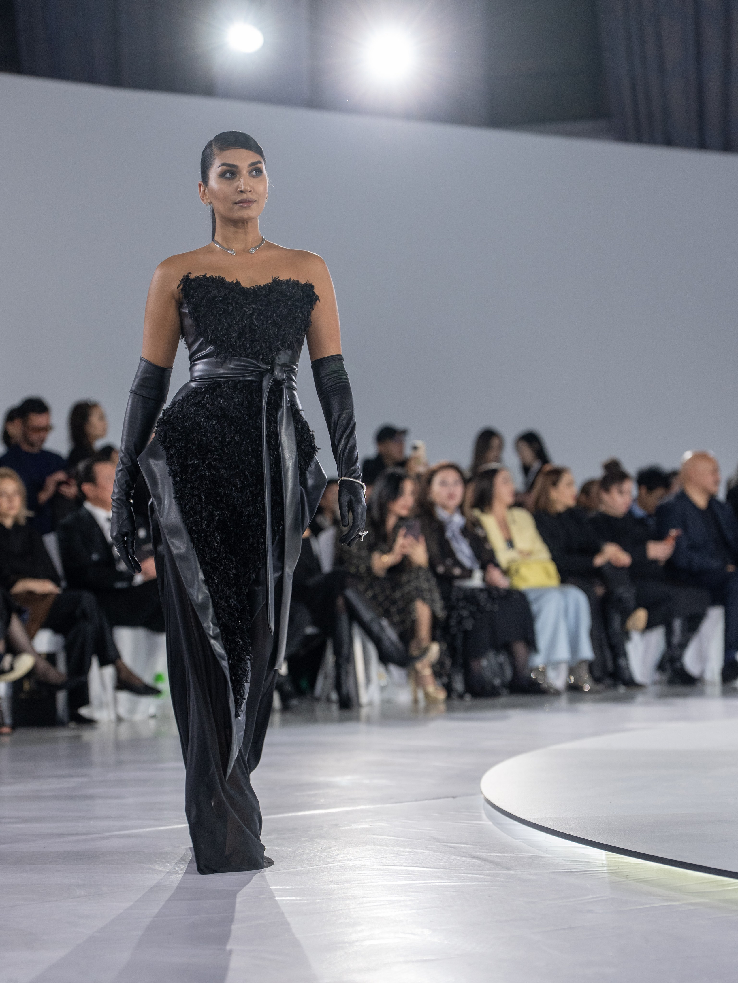 Дизайнер Arunaz. Сайт Алматинского НЮ АРТ, будуар и фэшн фотографа Дениса Карпенко