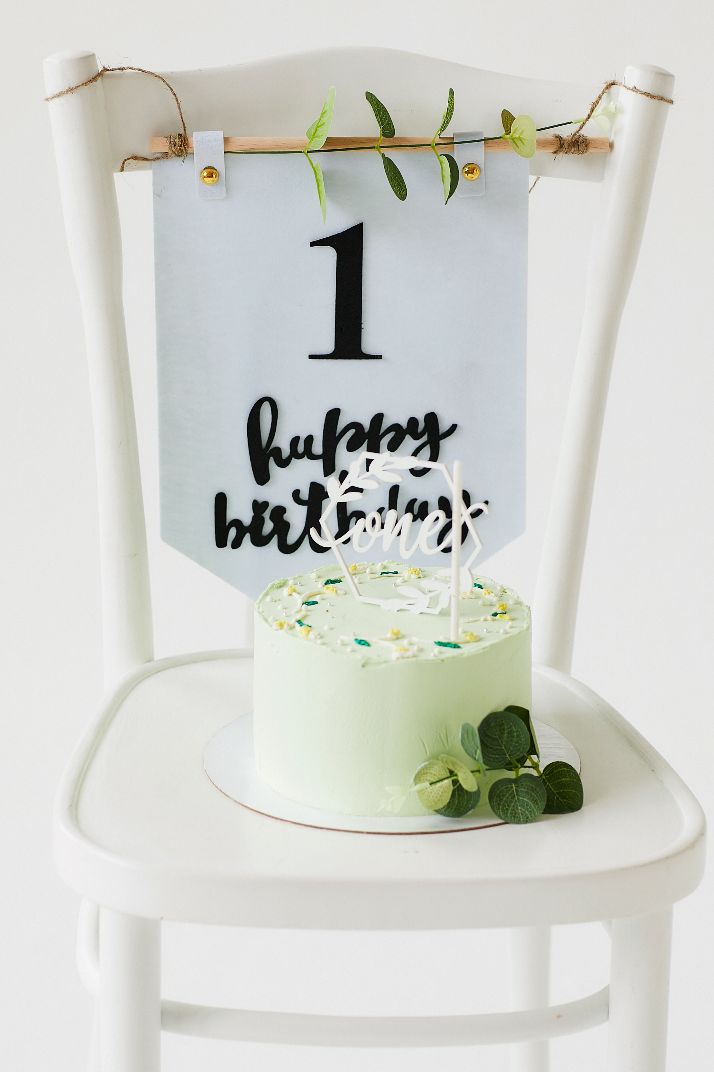 Светлая студия, день рождения малышки. Семейный фотограф в Москве Вера Гук