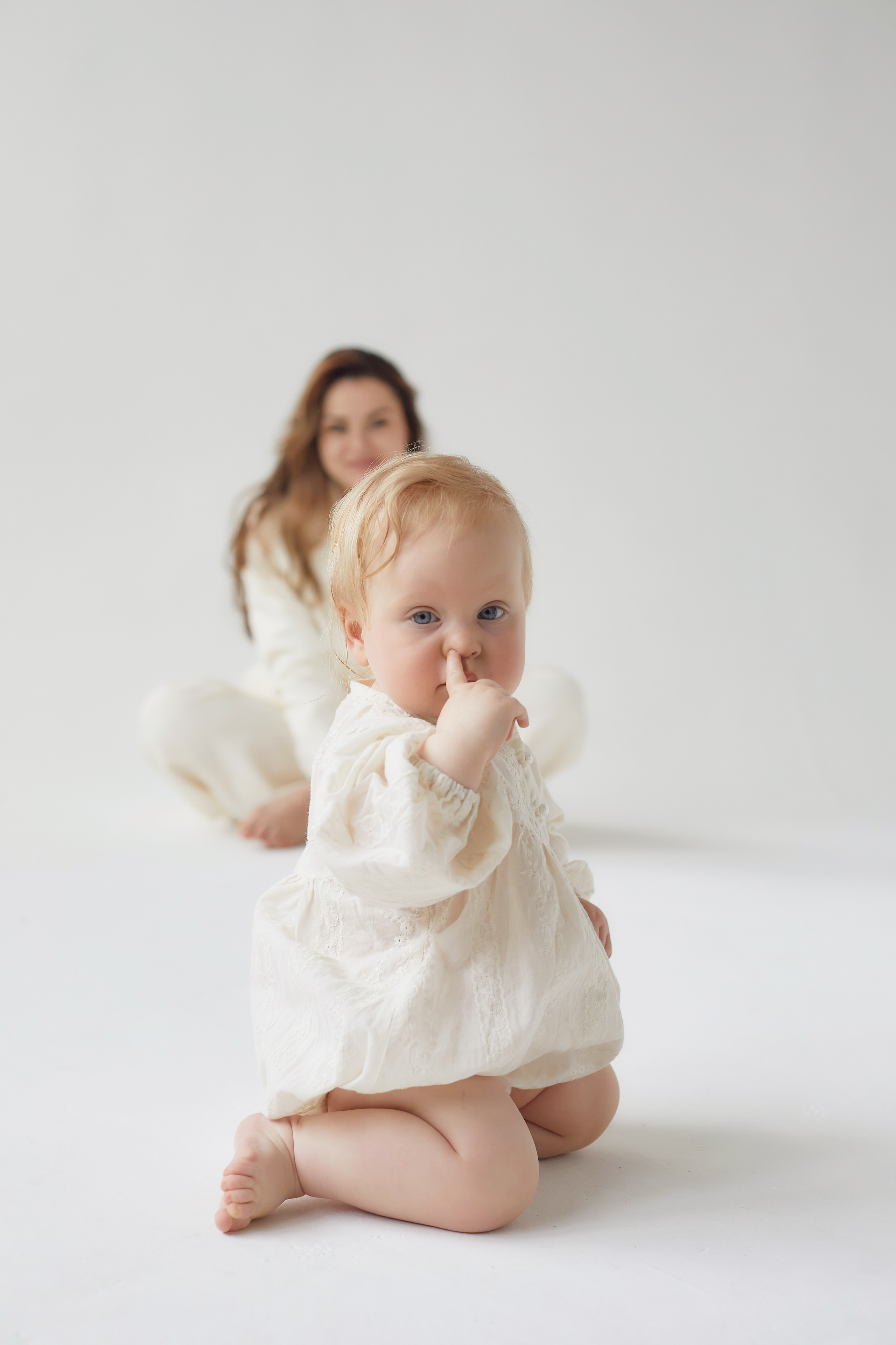 Светлая студия, день рождения малышки. Семейный фотограф в Москве Вера Гук