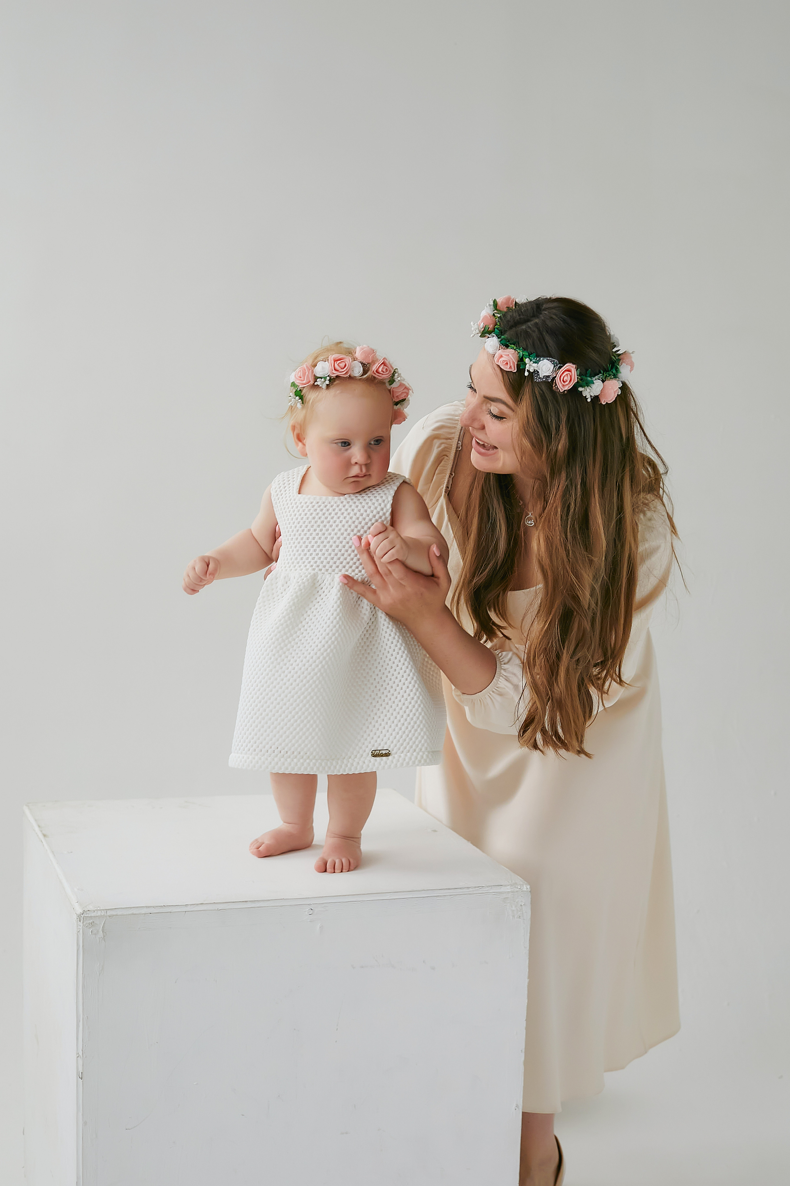 Светлая студия, день рождения малышки. Семейный фотограф в Москве Вера Гук