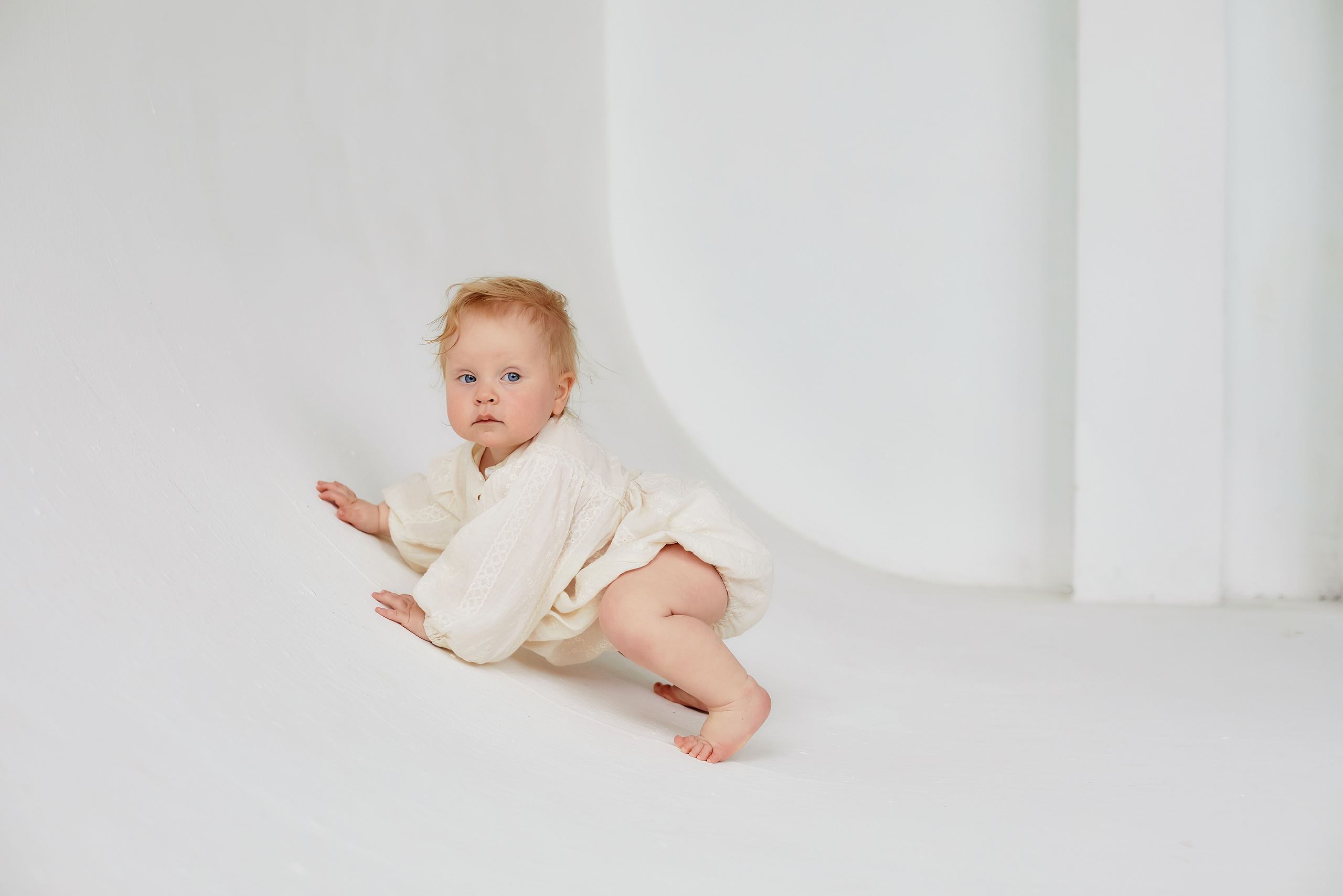 Светлая студия, день рождения малышки. Семейный фотограф в Москве Вера Гук