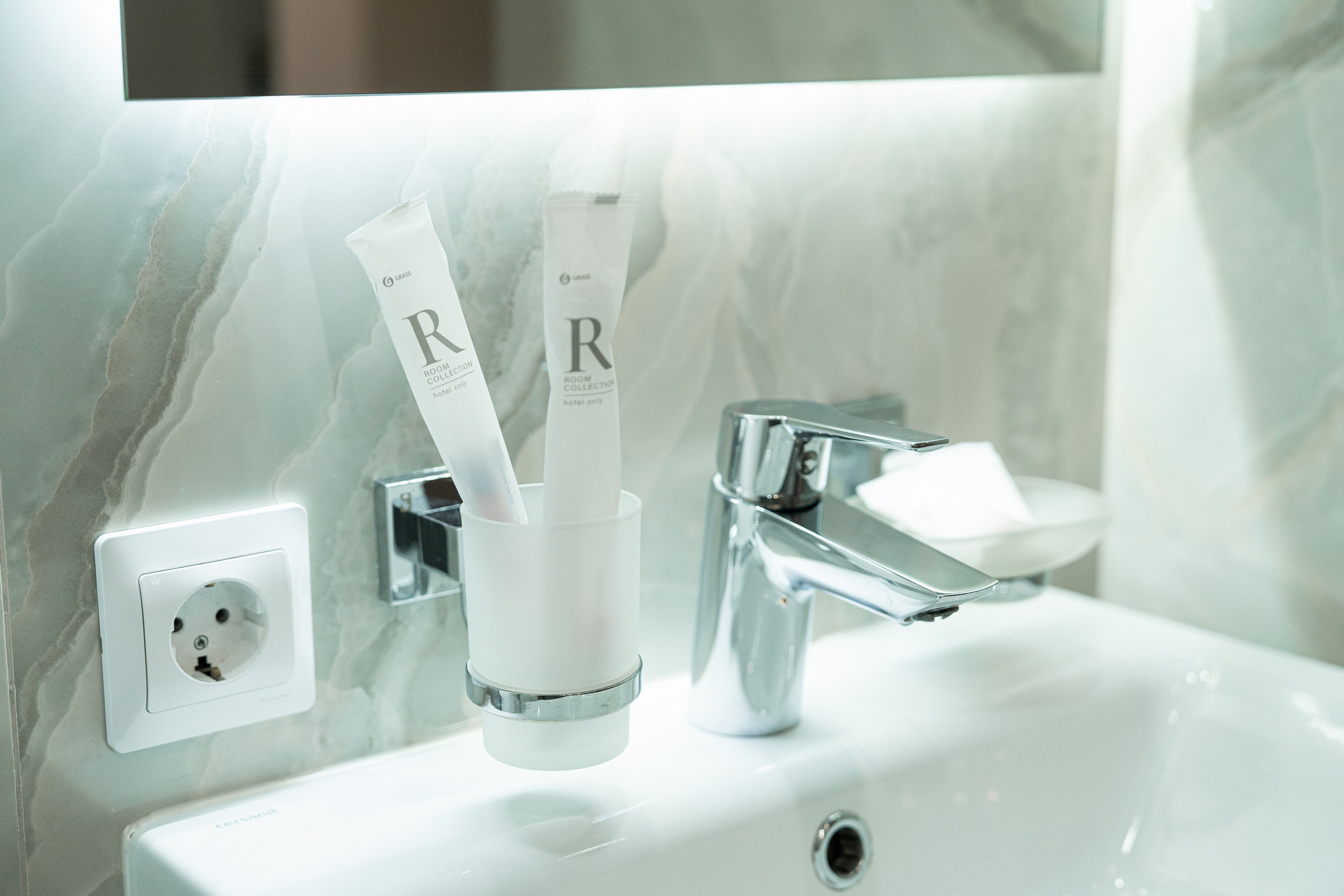 Mirror 4*. Фотограф и видеограф Елена Хмелевская