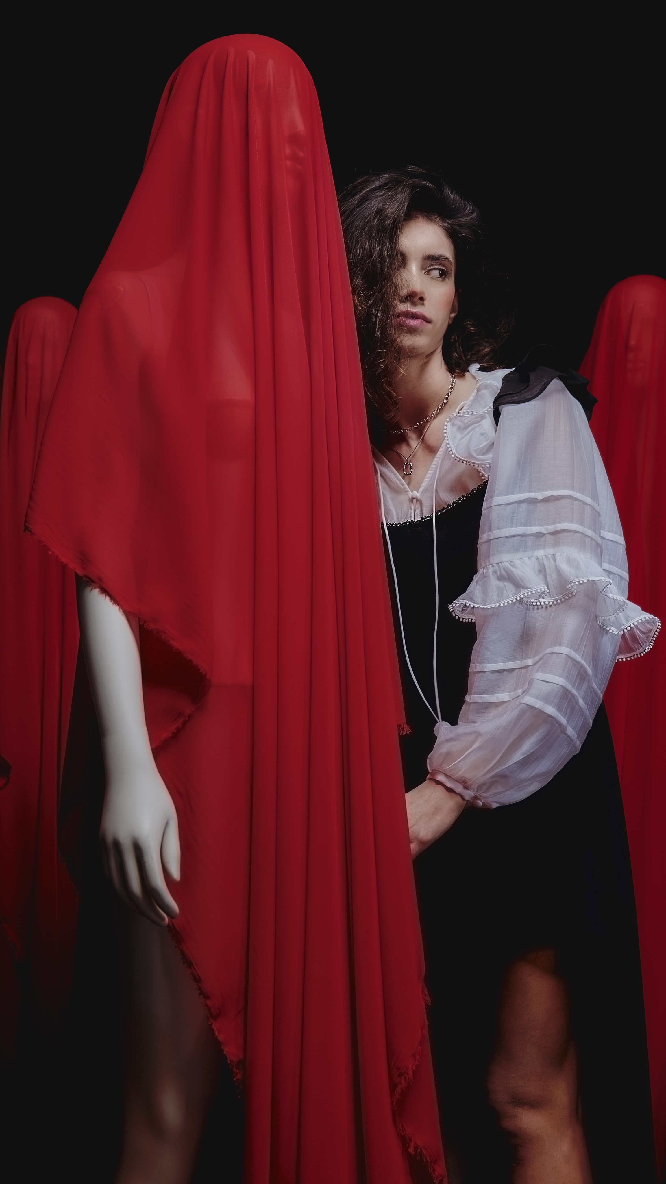 Я  фотограф. Работаю в городе Москва,