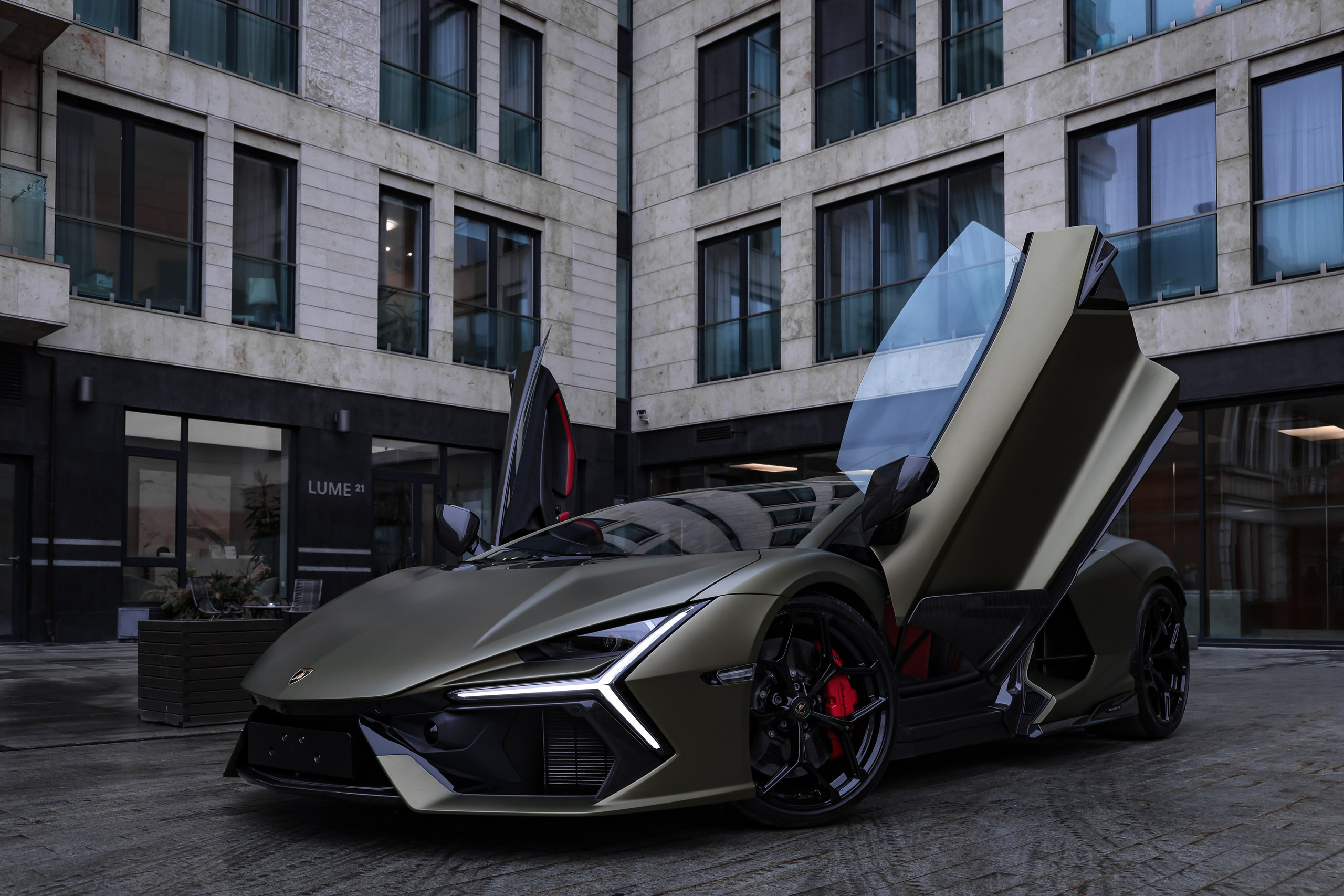 2024 Lamborghini Revuelto 6.5 AMT. Mixturecaptures