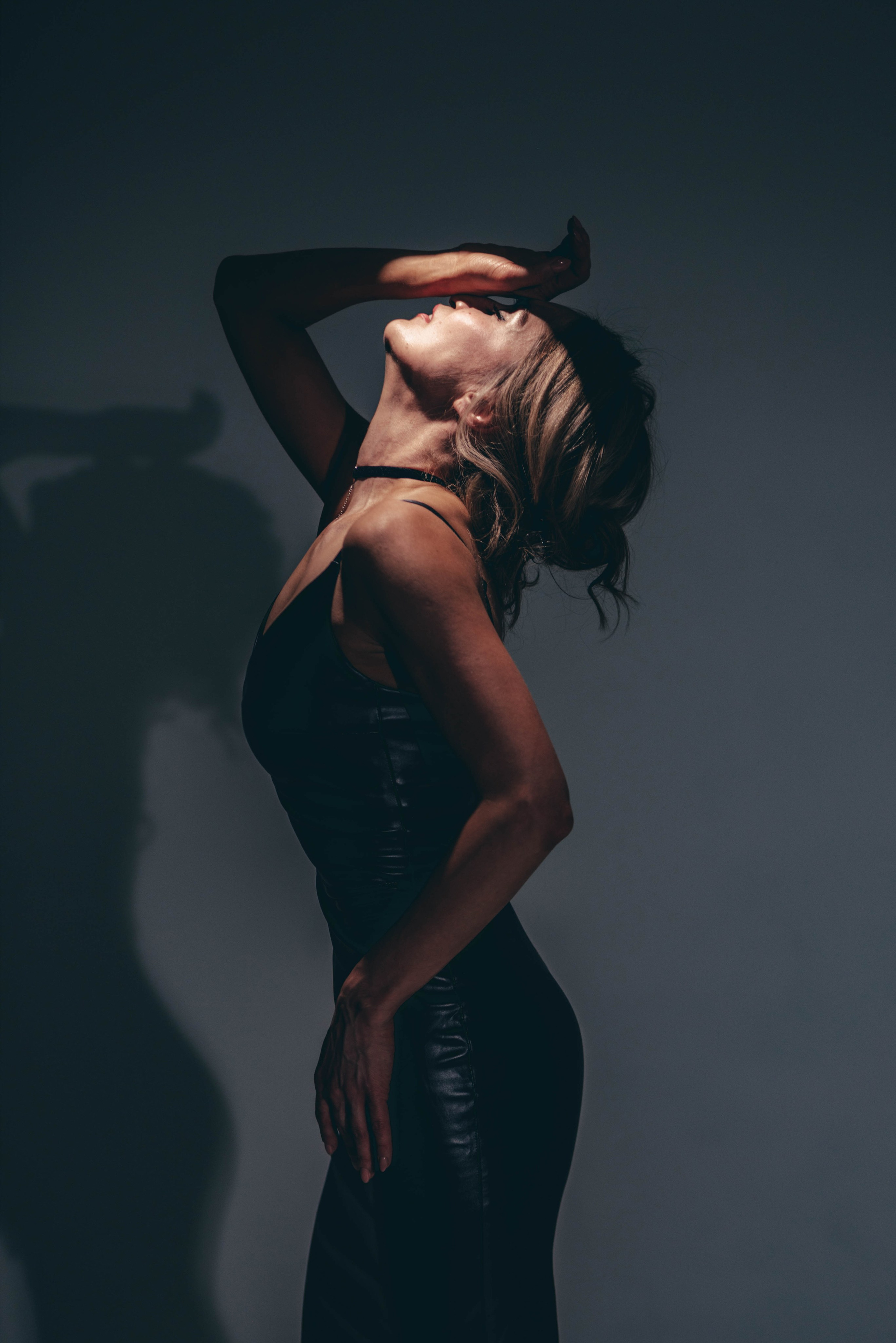 Трансформационная фотоссесия с цветным светом и яркими образами. Фотограф в Санкт-Петербурге Марина Парникова