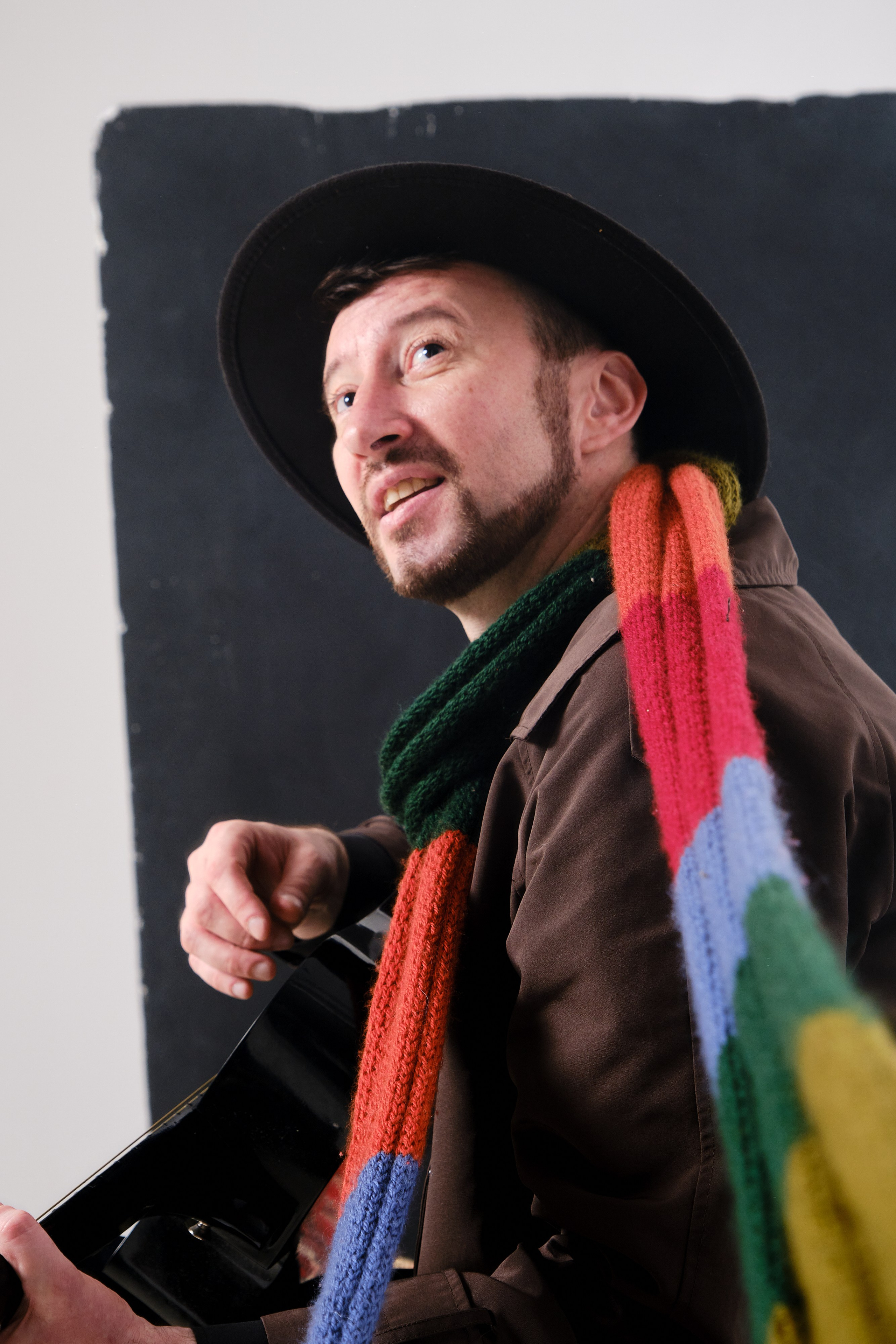 мужская фотосессия по приколу в студии в Москве фотограф Виктория Колышева