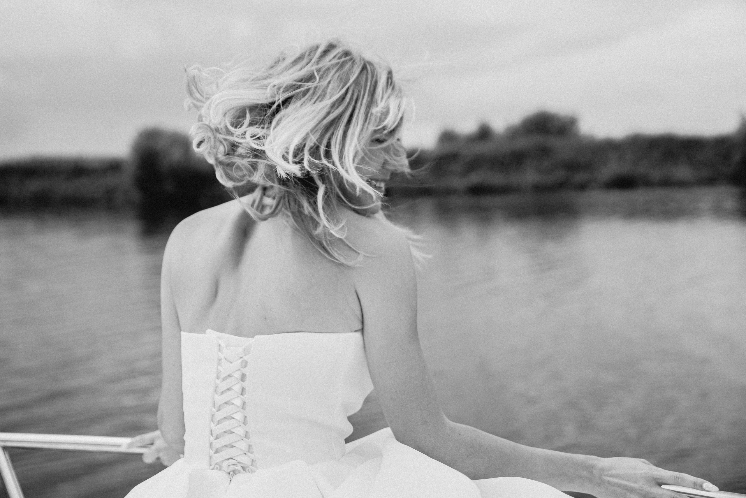 Свадебная фотосессия на катере. Свадебный и портретный фотограф в Москве Жердев Даниил