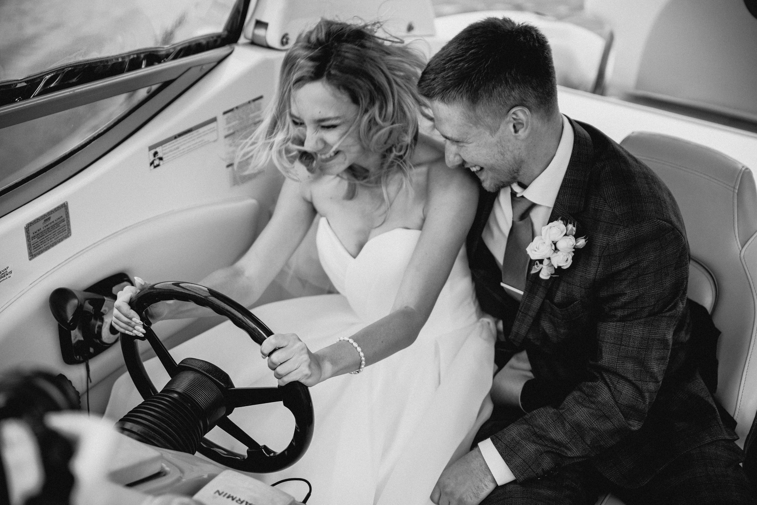 Свадебная фотосессия на катере. Свадебный и портретный фотограф в Москве Жердев Даниил