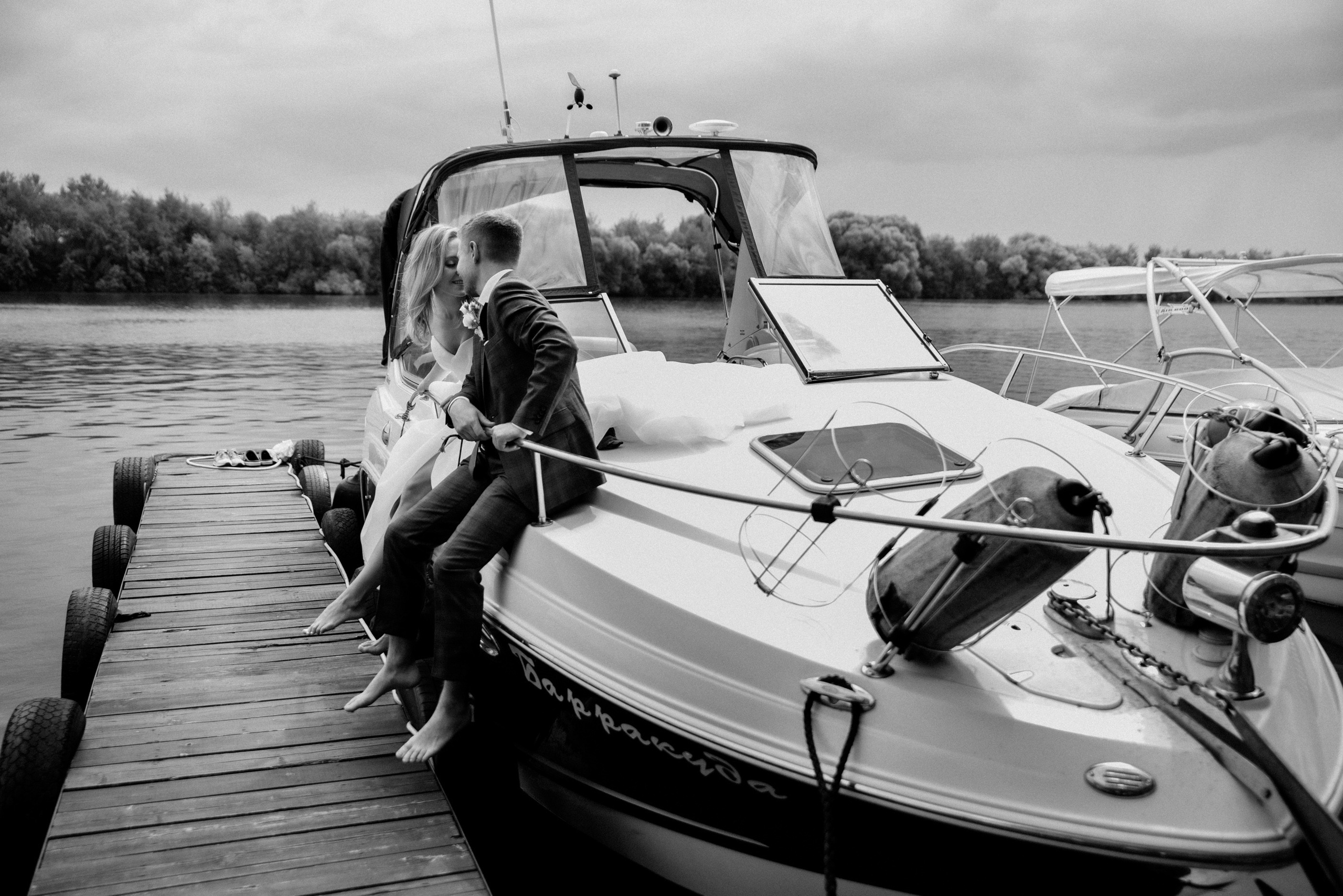 Свадебная фотосессия на катере. Свадебный и портретный фотограф в Москве Жердев Даниил
