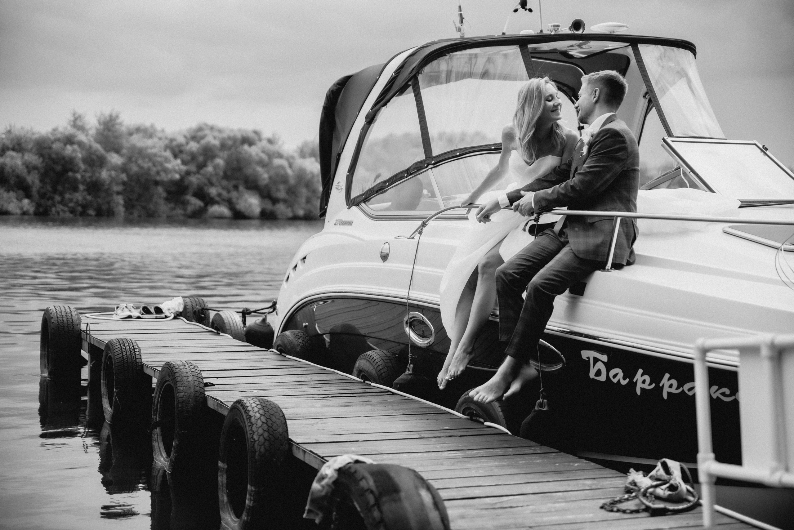 Свадебная фотосессия на катере. Свадебный и портретный фотограф в Москве Жердев Даниил