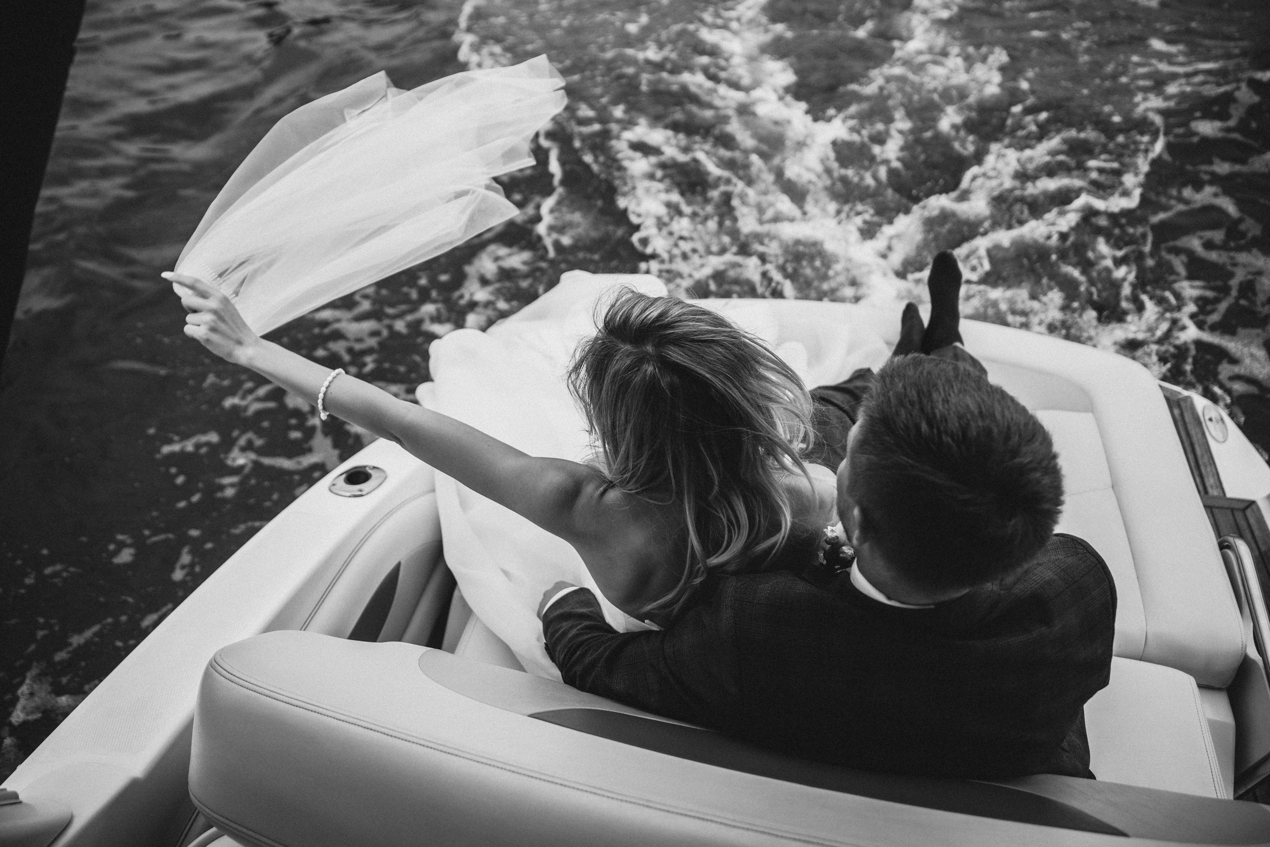 Свадебная фотосессия на катере. Свадебный и портретный фотограф в Москве Жердев Даниил