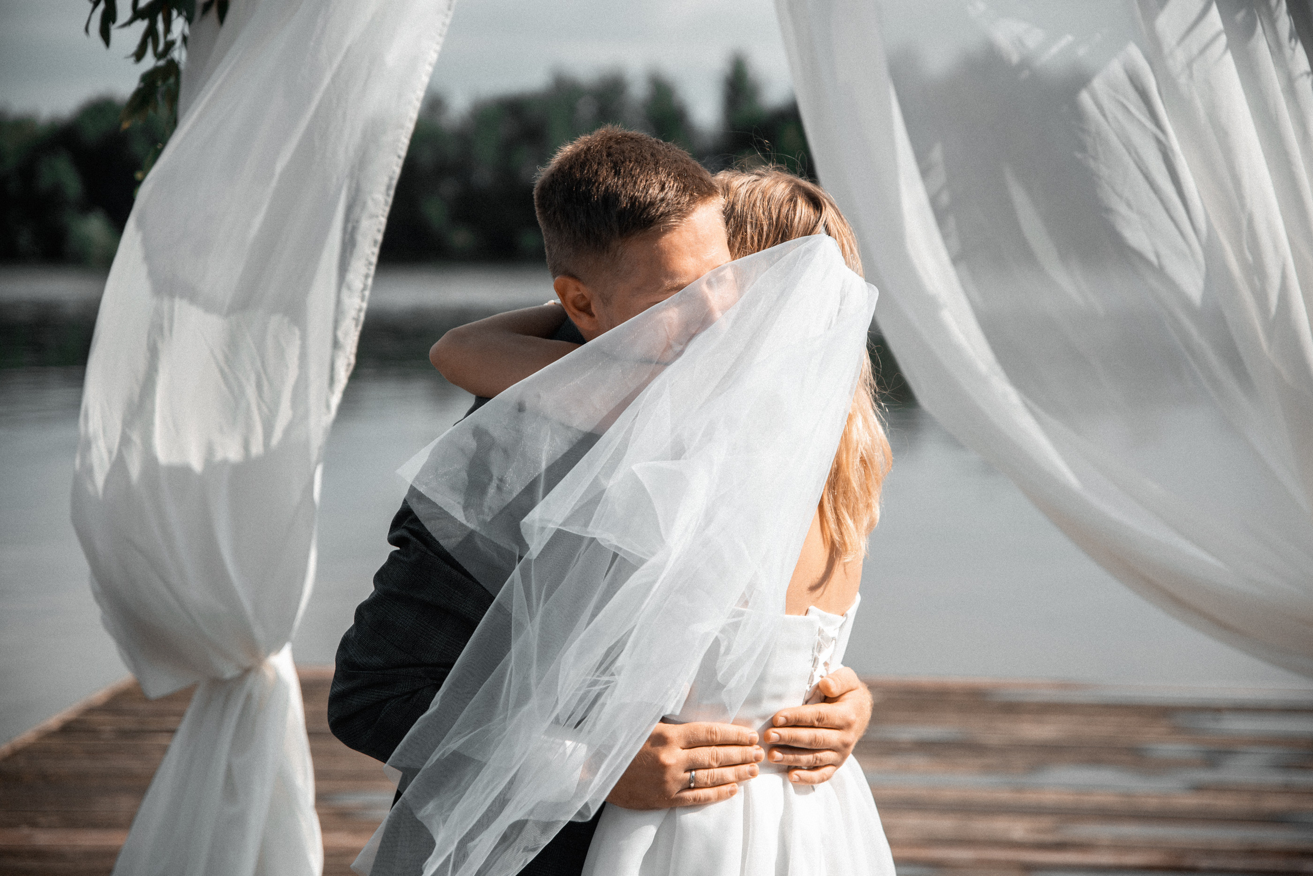 Свадебная фотосессия на катере. Свадебный и портретный фотограф в Москве Жердев Даниил
