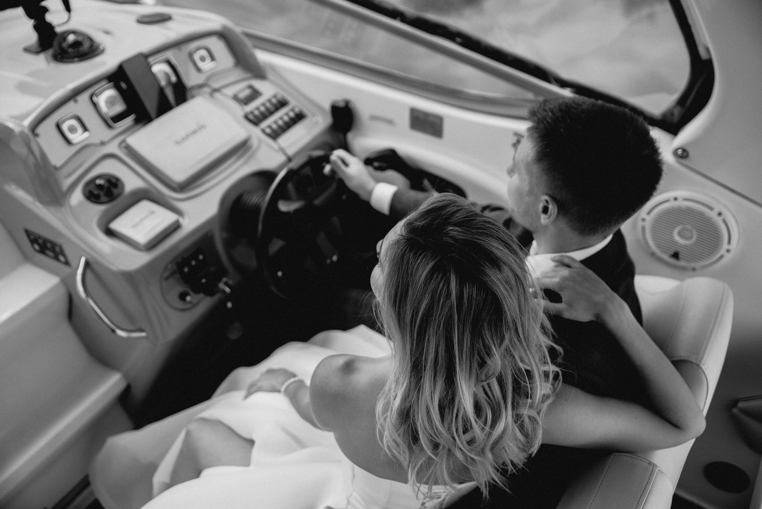 Свадебная фотосессия на катере. Свадебный и портретный фотограф в Москве Жердев Даниил