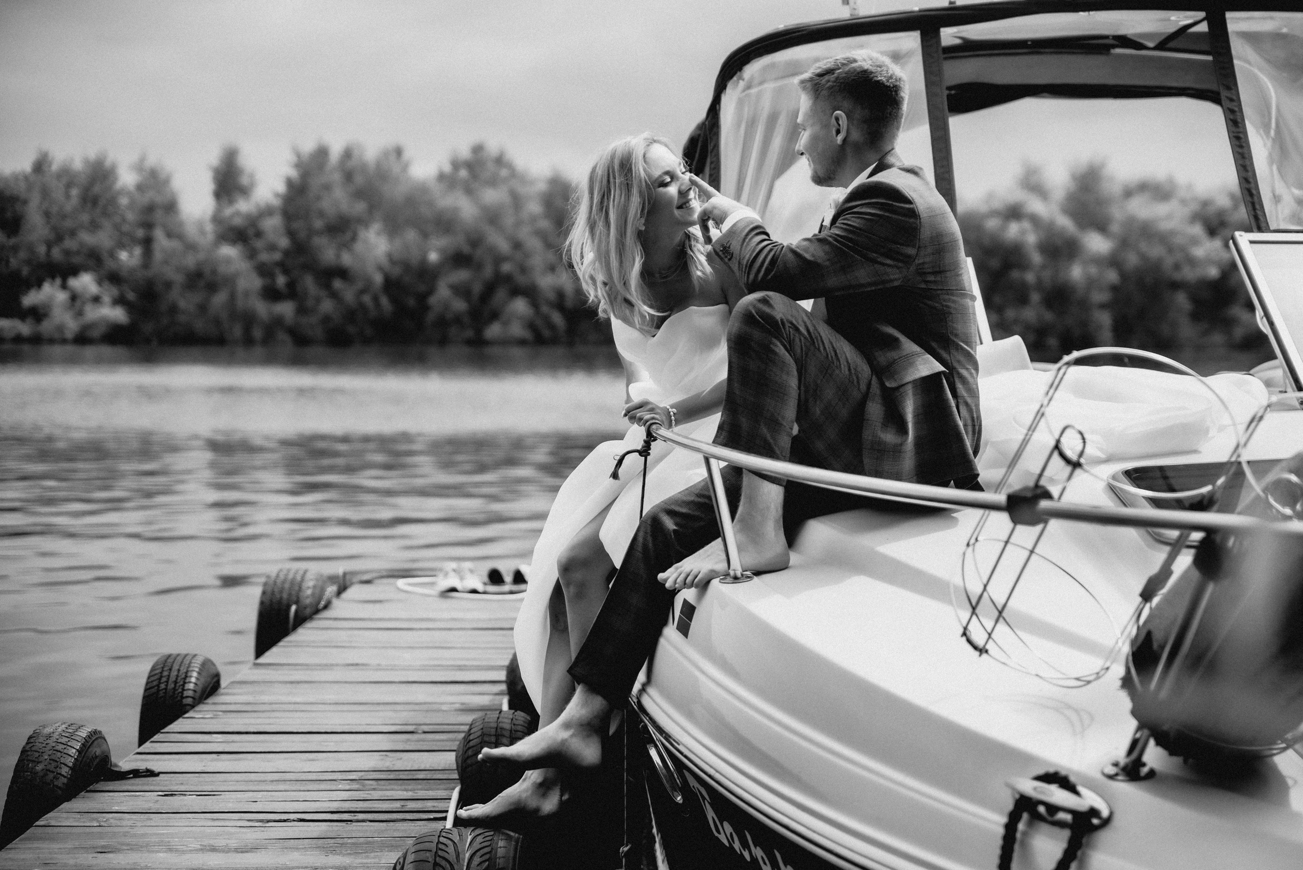 Свадебная фотосессия на катере. Свадебный и портретный фотограф в Москве Жердев Даниил
