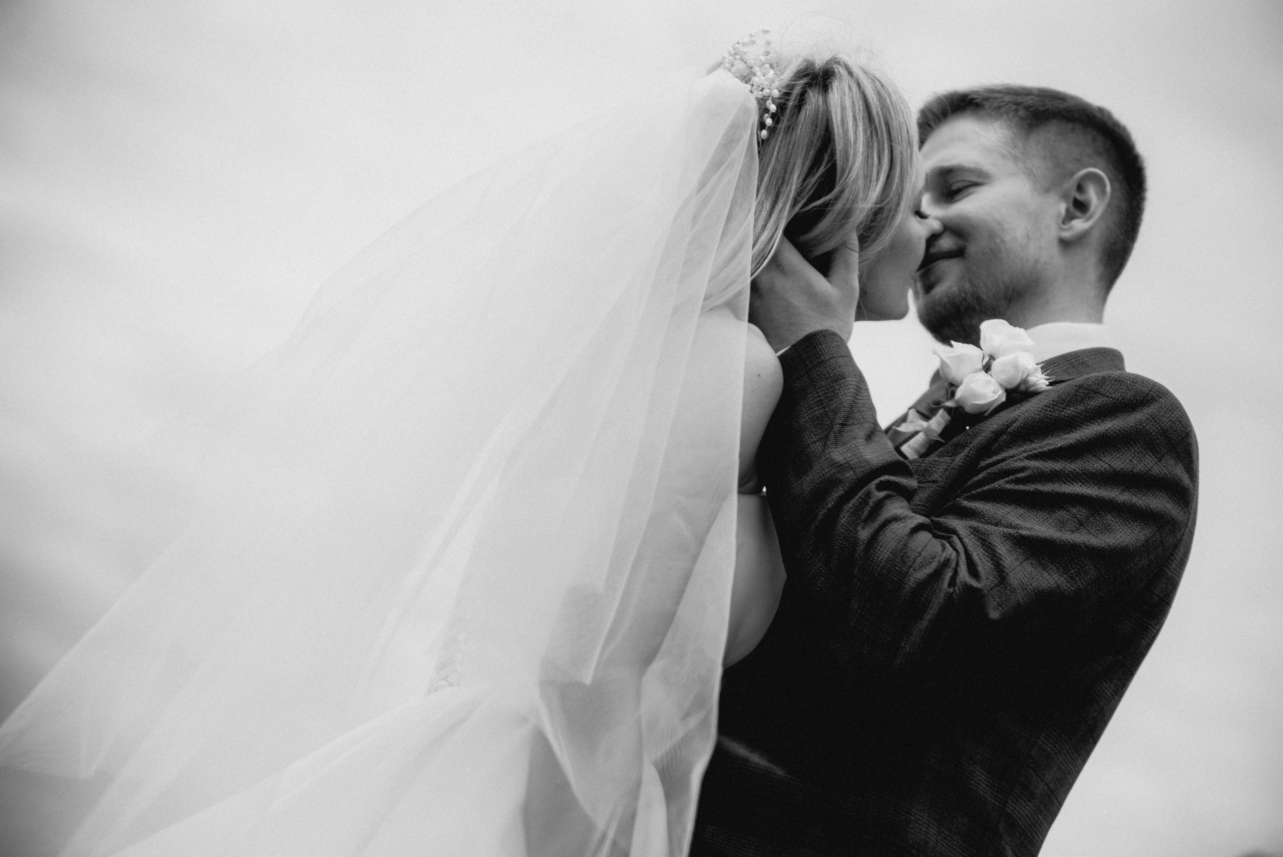 Свадебная фотосессия на катере. Свадебный и портретный фотограф в Москве Жердев Даниил