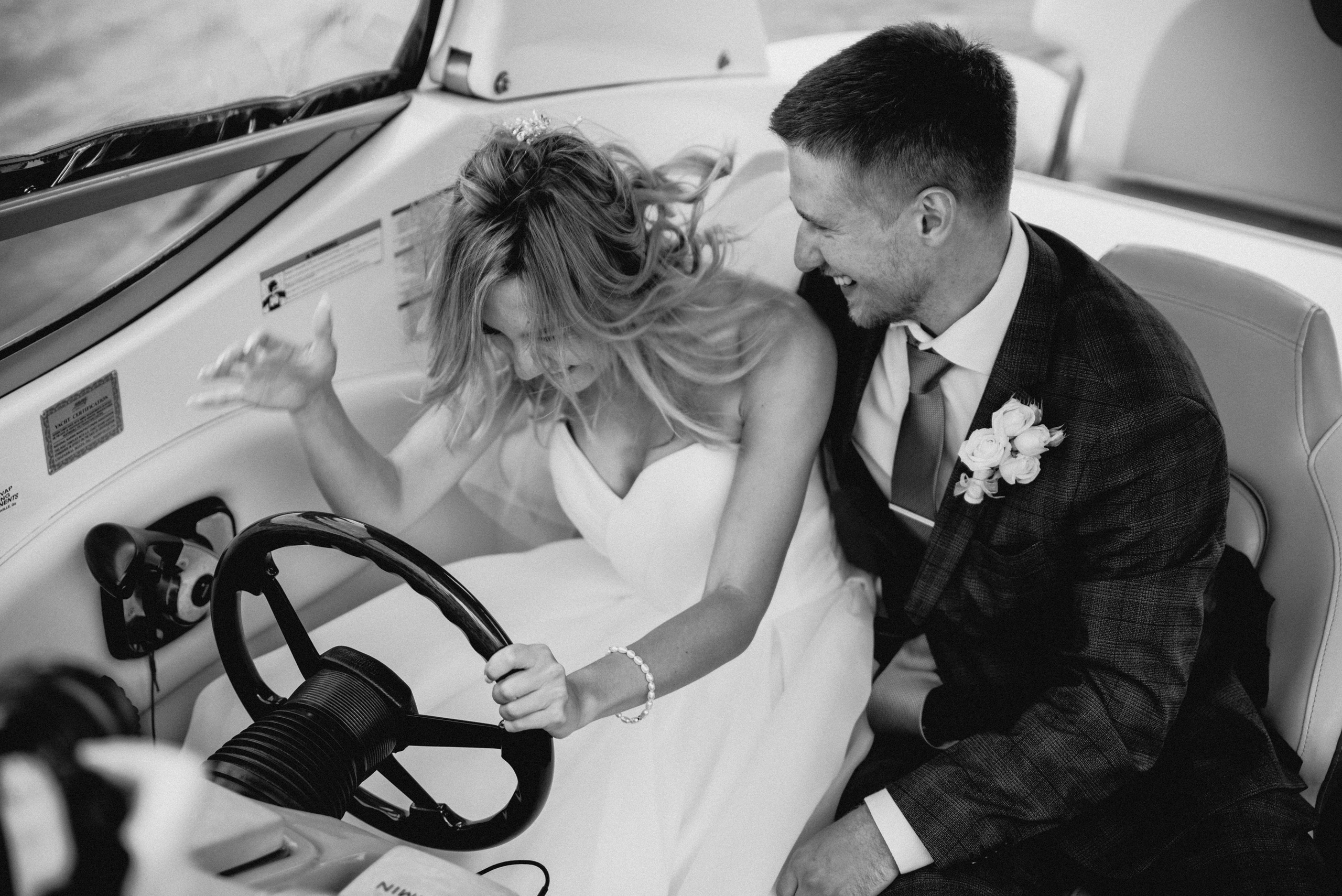 Свадебная фотосессия на катере. Свадебный и портретный фотограф в Москве Жердев Даниил