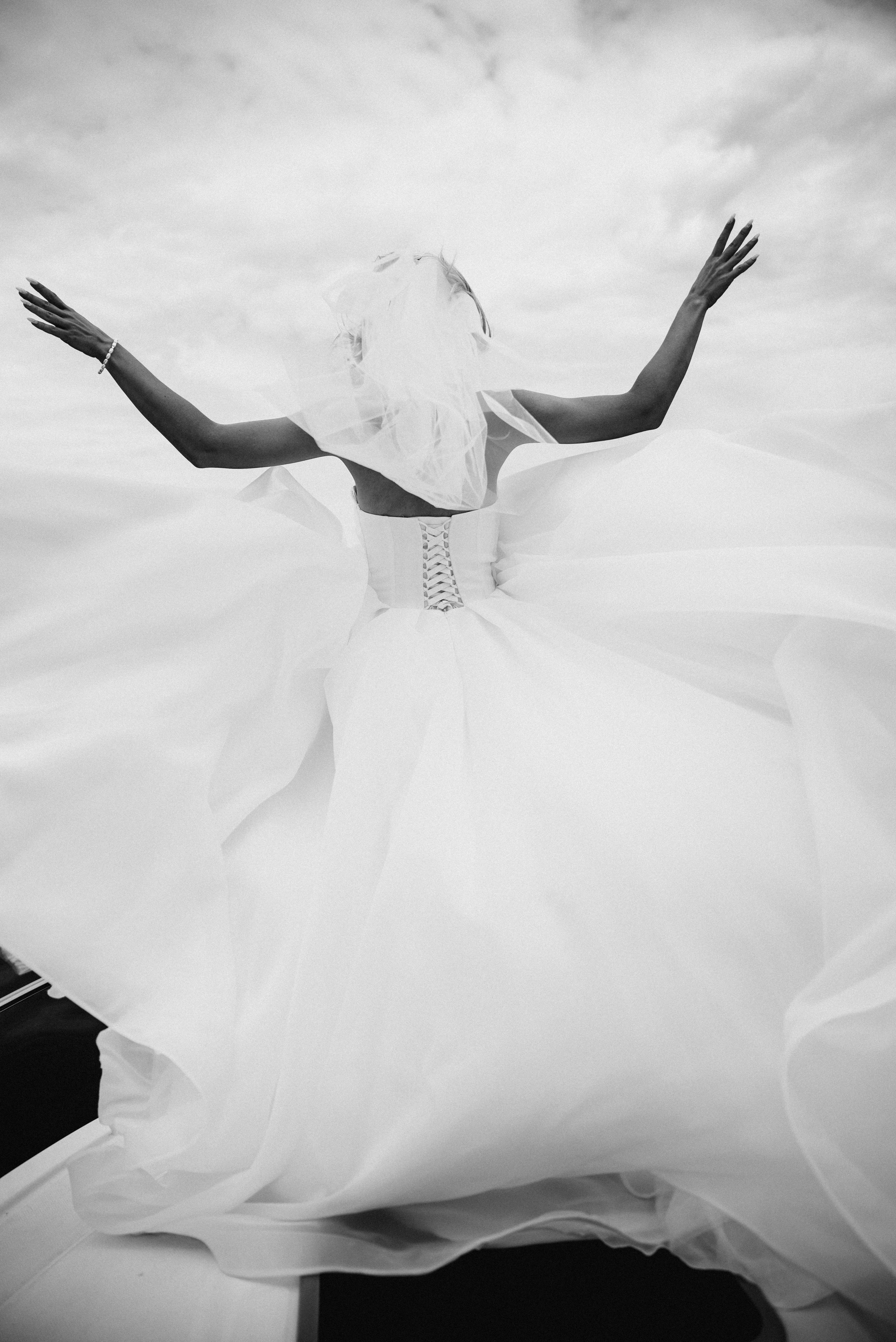 Свадебная фотосессия на катере. Свадебный и портретный фотограф в Москве Жердев Даниил