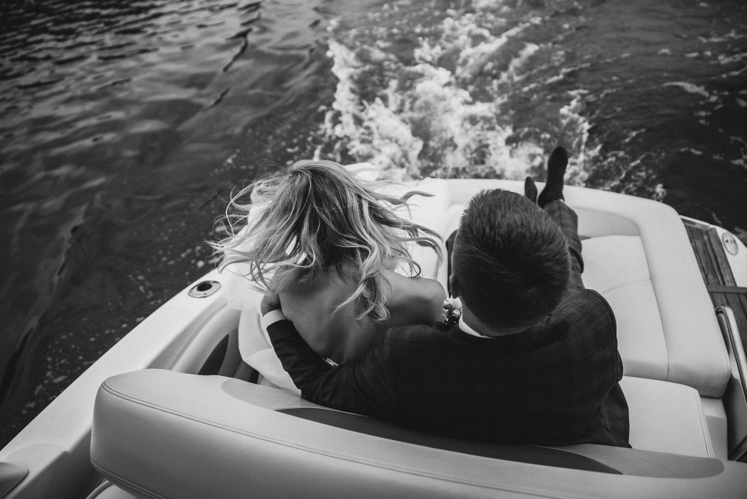 Свадебная фотосессия на катере. Свадебный и портретный фотограф в Москве Жердев Даниил