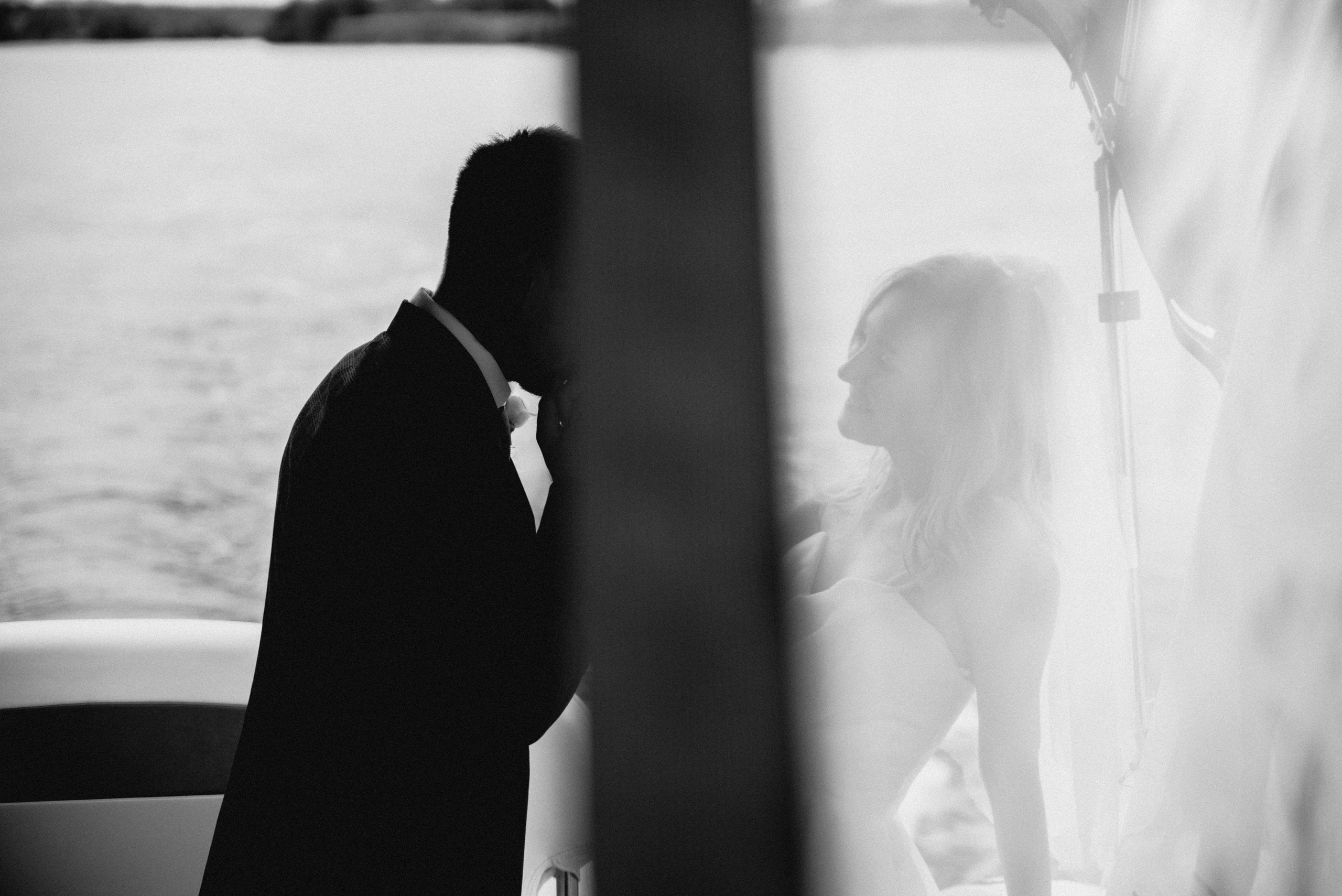 Свадебная фотосессия на катере. Свадебный и портретный фотограф в Москве Жердев Даниил