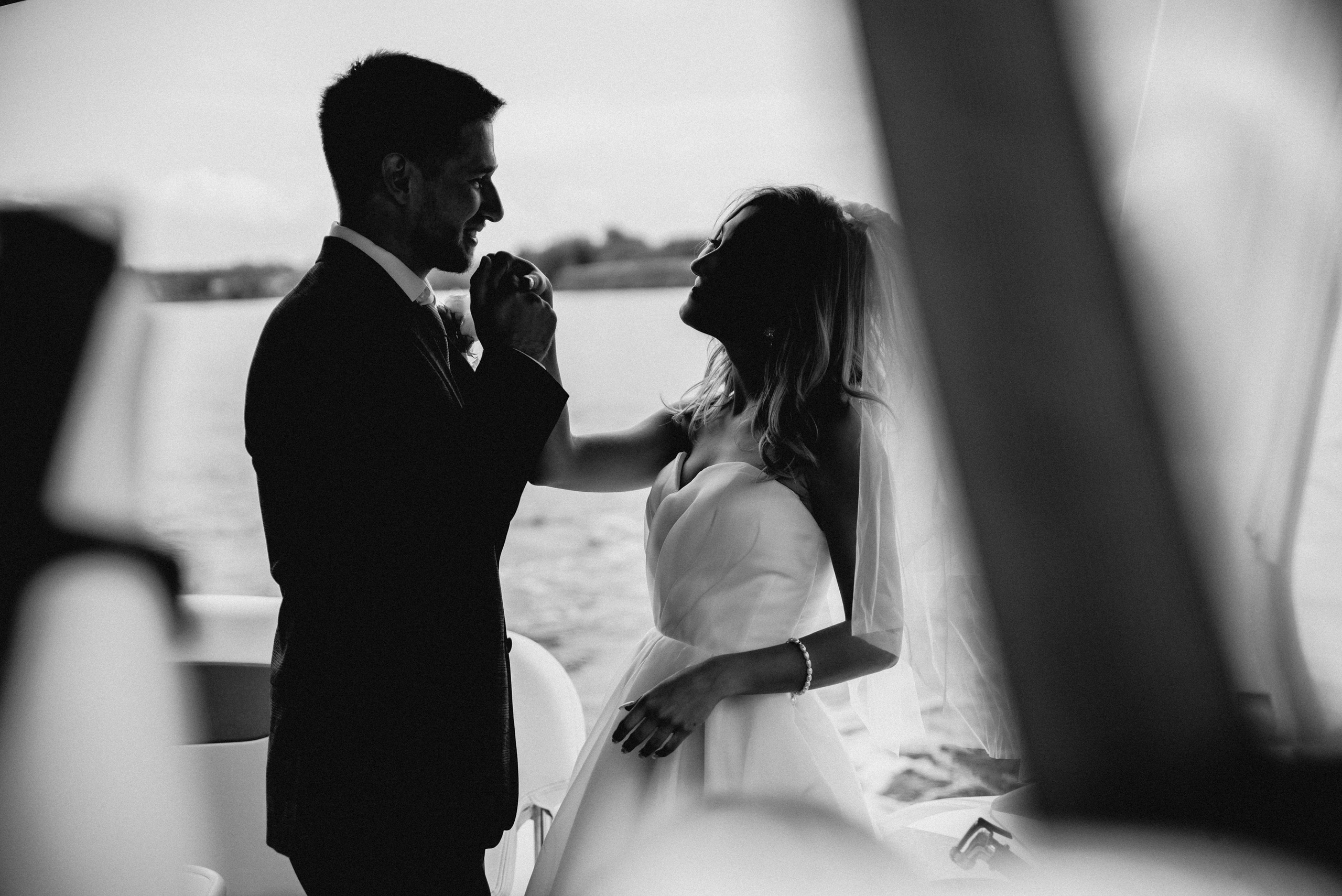 Свадебная фотосессия на катере. Свадебный и портретный фотограф в Москве Жердев Даниил