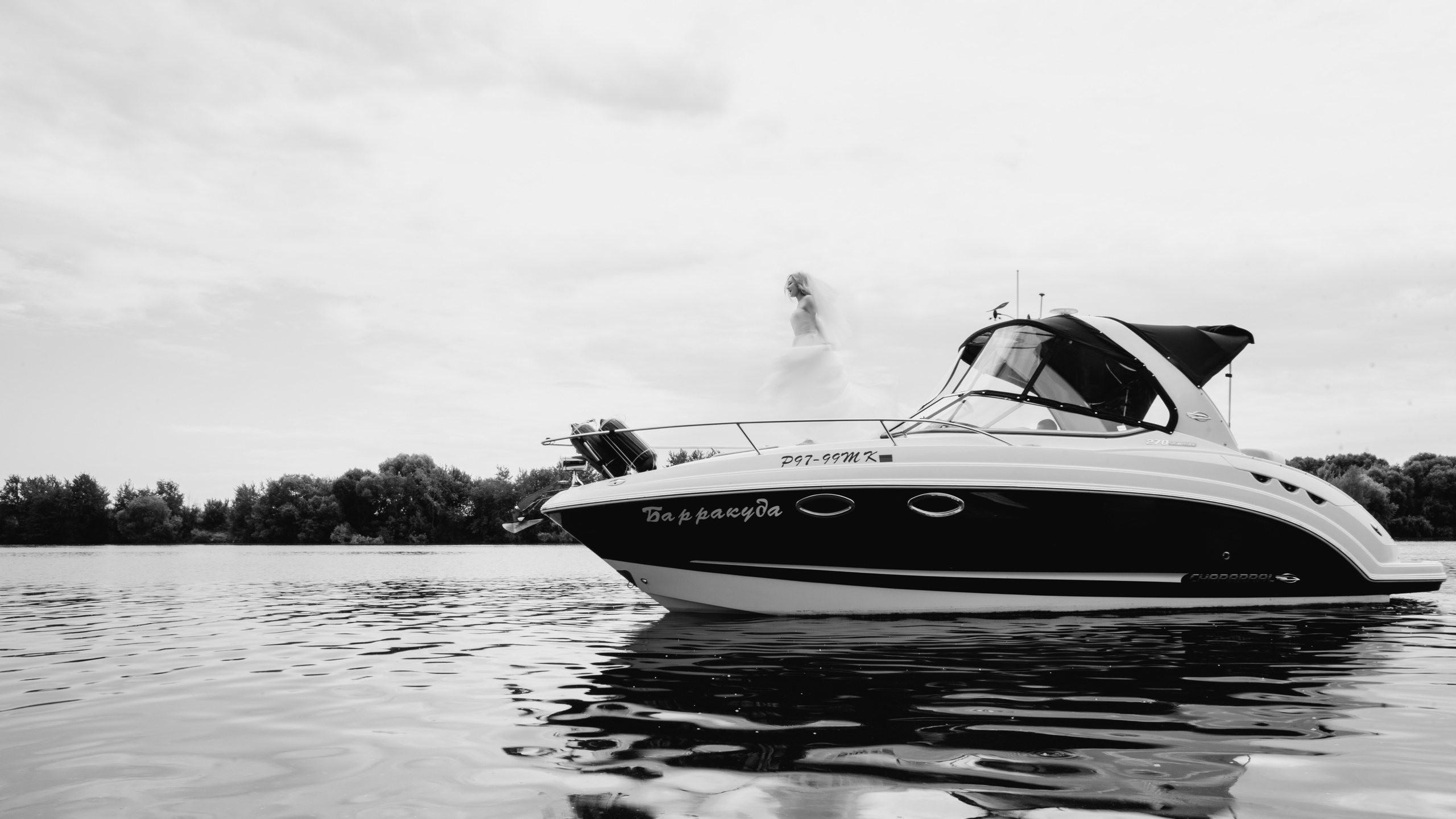 Свадебная фотосессия на катере. Свадебный и портретный фотограф в Москве Жердев Даниил