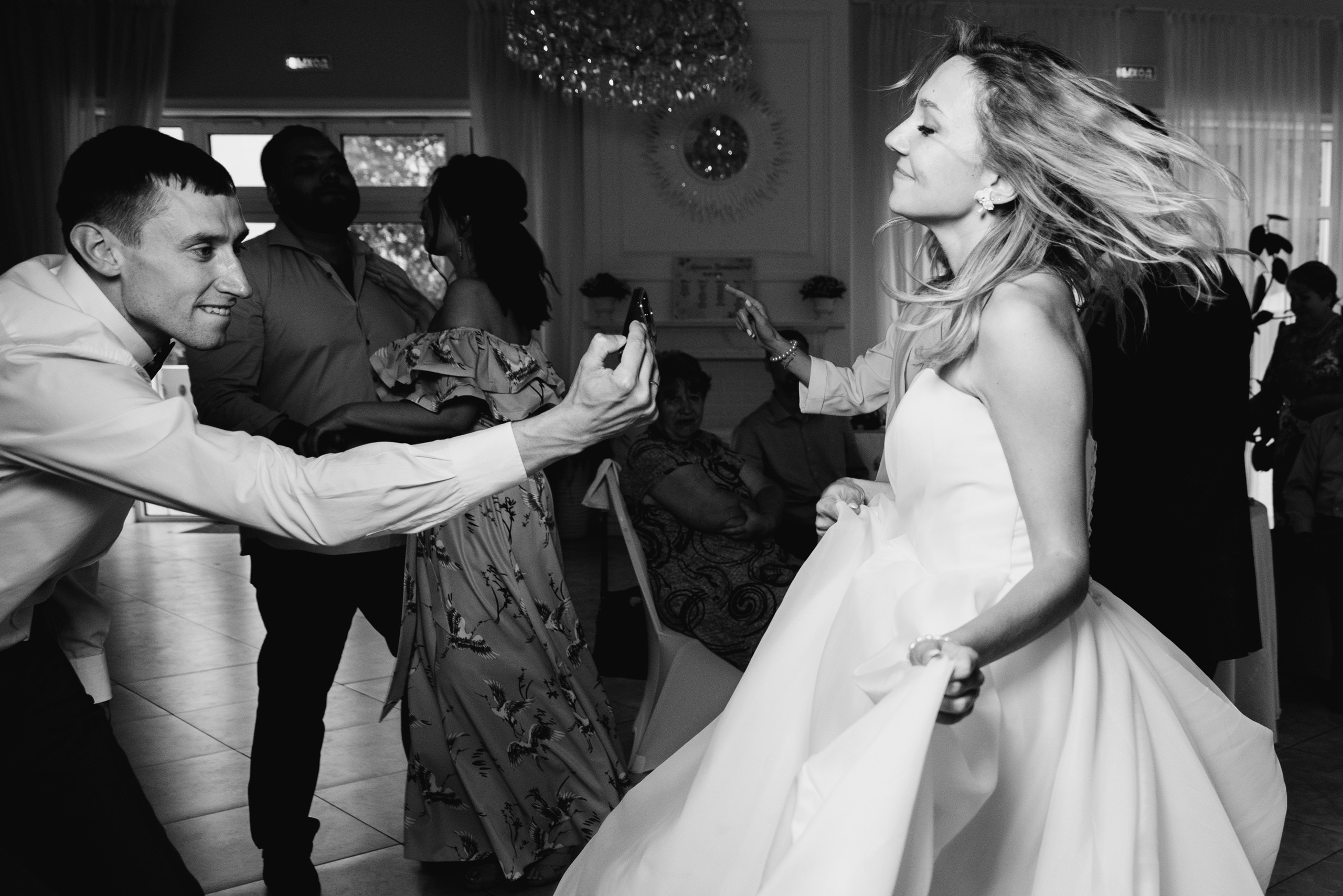 Свадебная фотосессия на катере. Свадебный и портретный фотограф в Москве Жердев Даниил