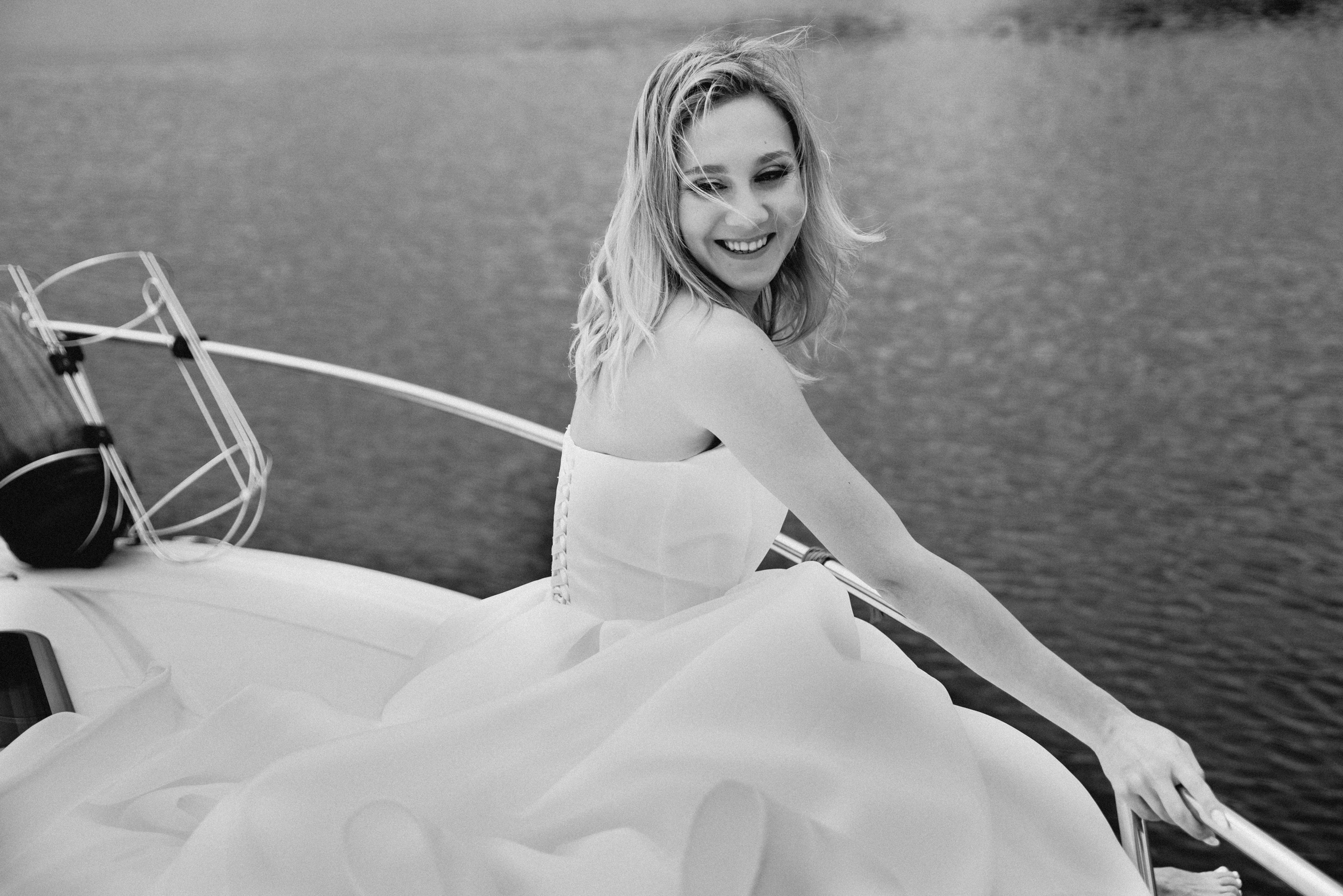 Свадебная фотосессия на катере. Свадебный и портретный фотограф в Москве Жердев Даниил