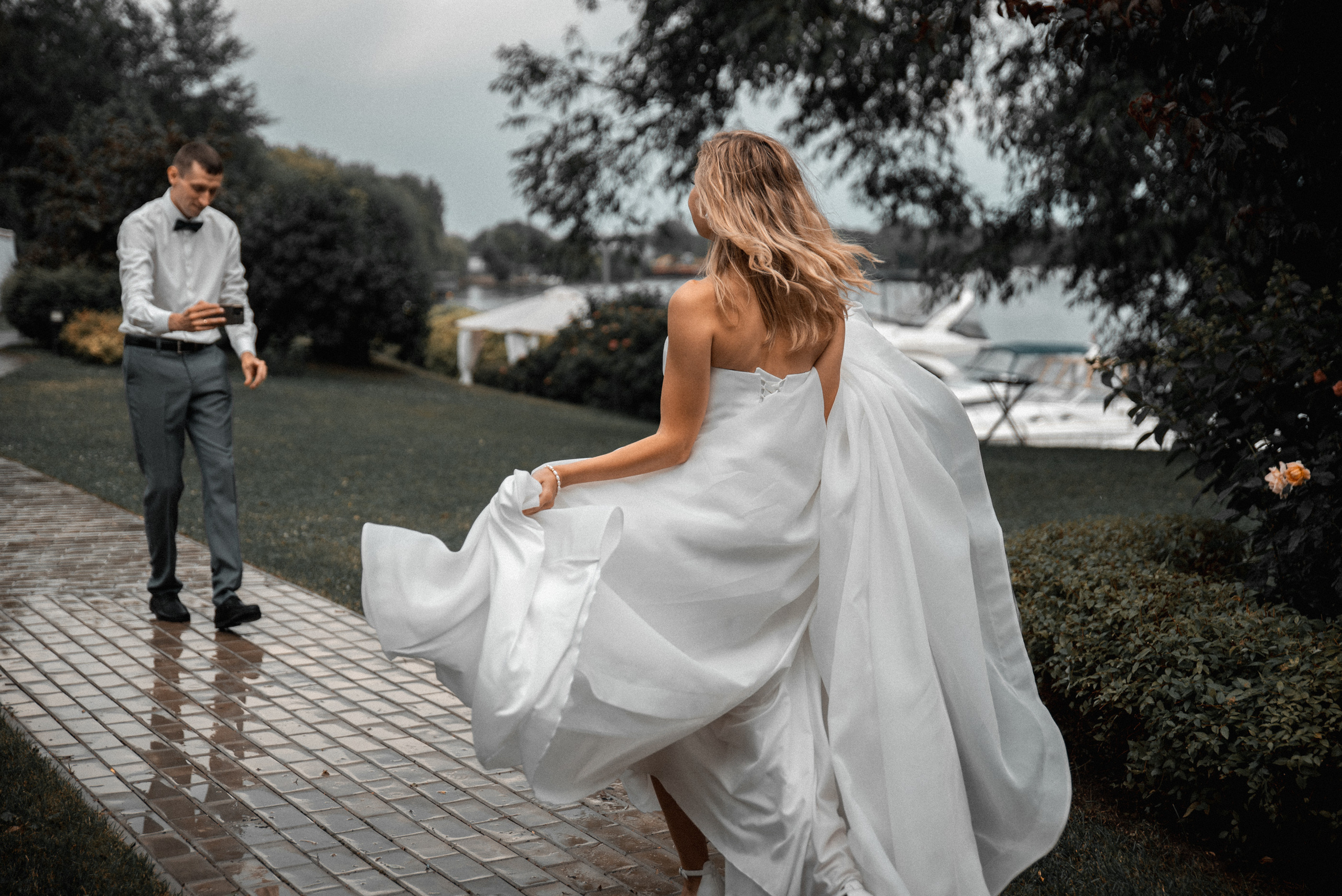 Свадебная фотосессия на катере. Свадебный и портретный фотограф в Москве Жердев Даниил