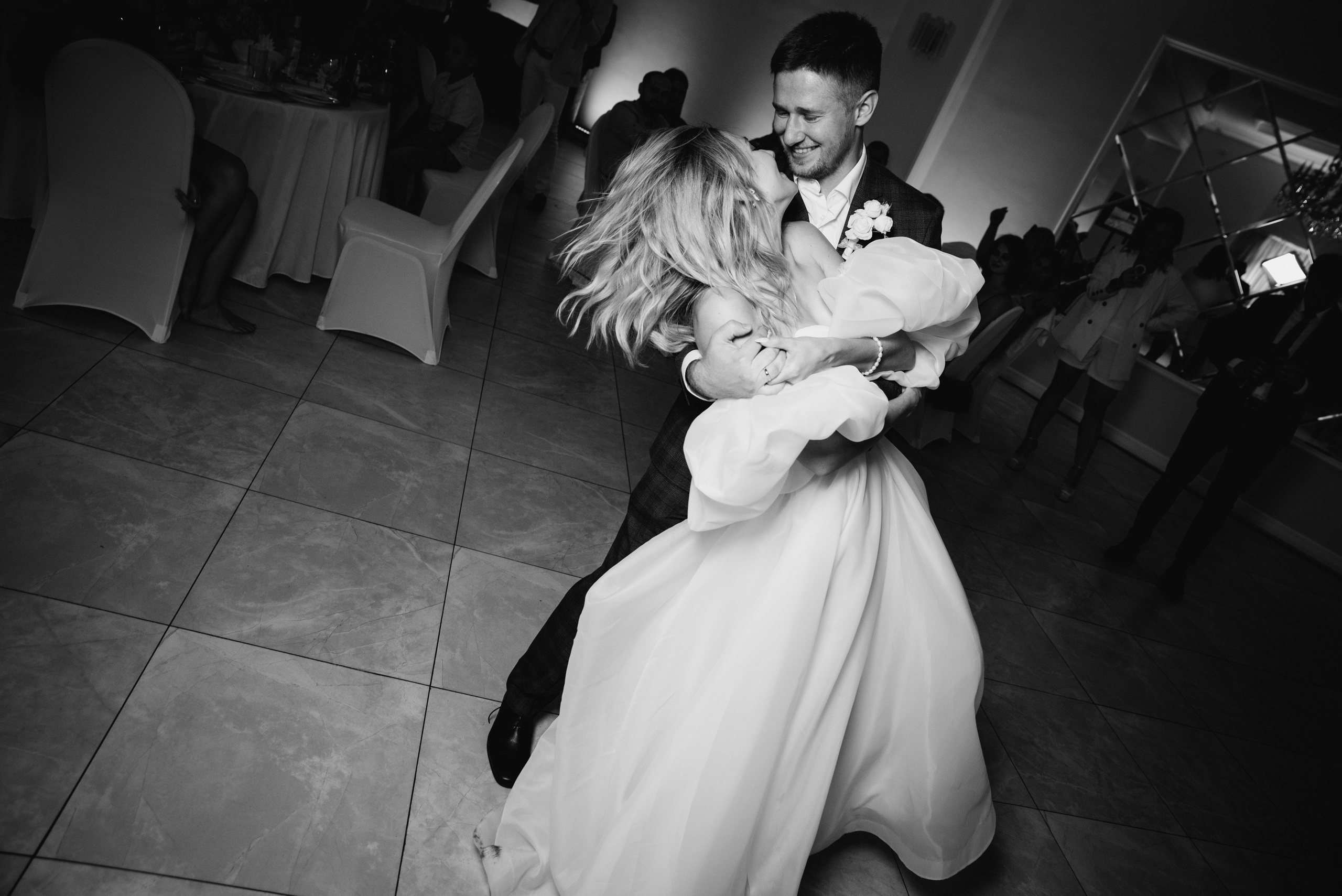 Свадебная фотосессия на катере. Свадебный и портретный фотограф в Москве Жердев Даниил