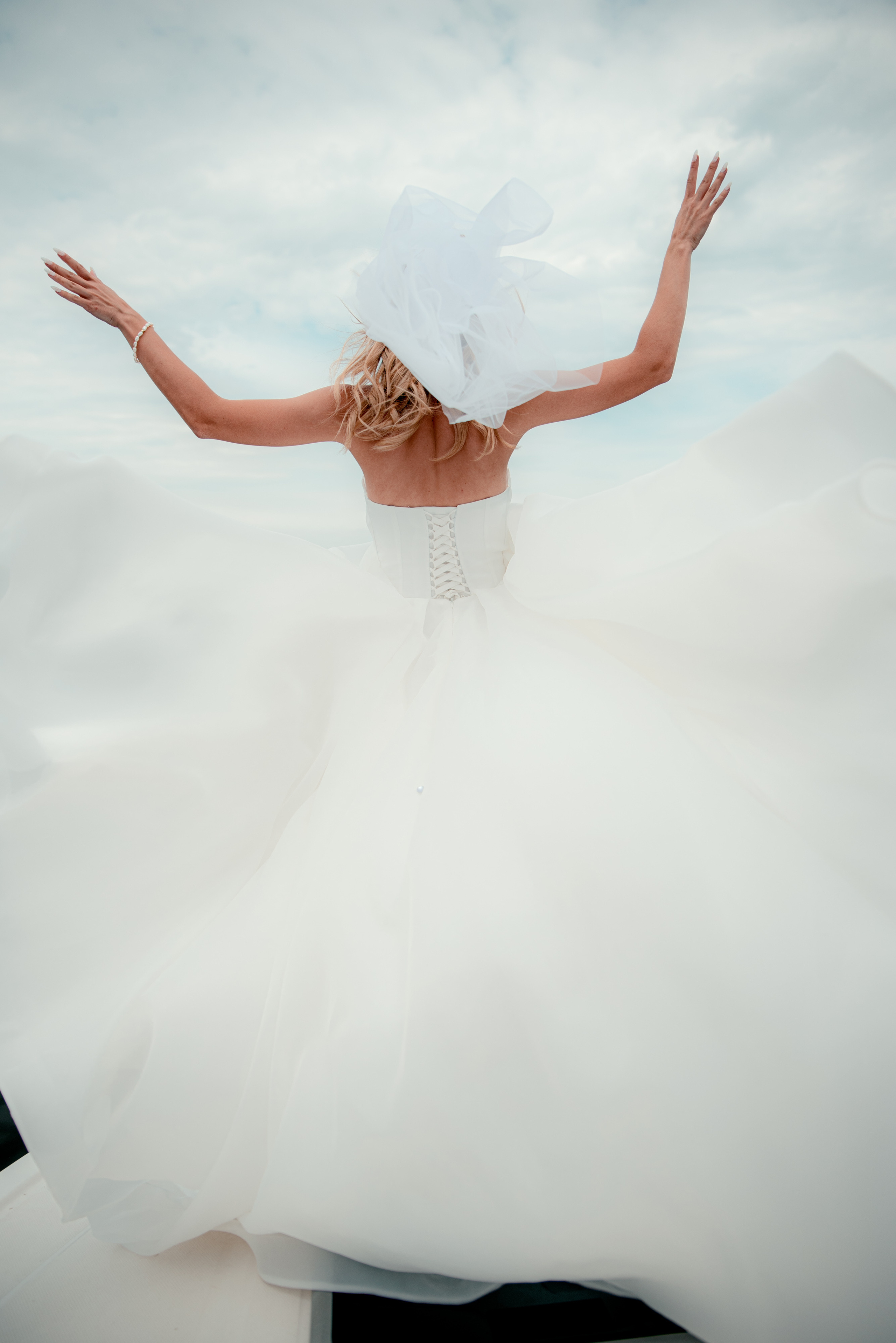 Свадебная фотосессия на катере. Свадебный и портретный фотограф в Москве Жердев Даниил